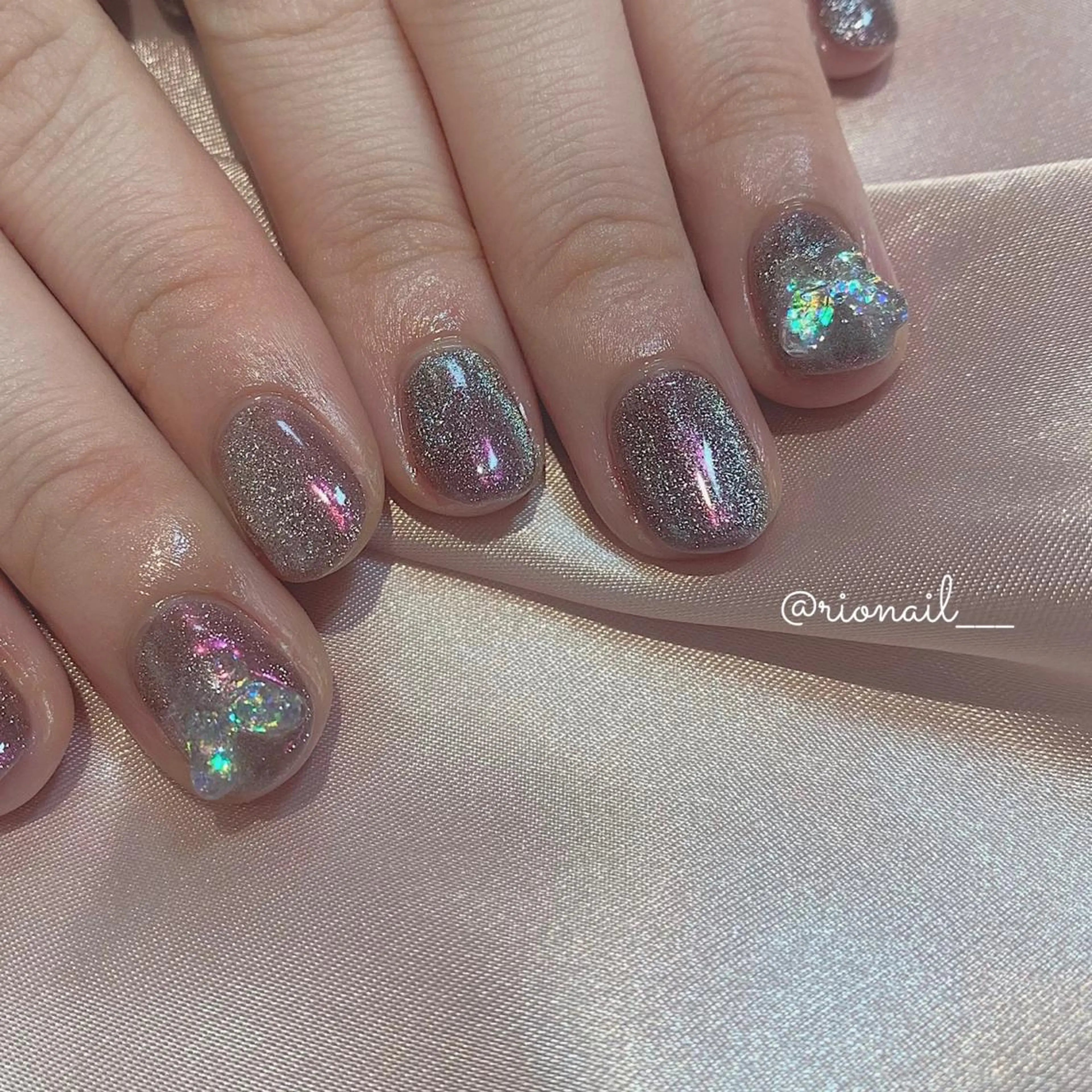 ネイル アートネイル 𝘙𝘪𝘰𝘯𝘢 ...🕯🤍のネイルデザイン