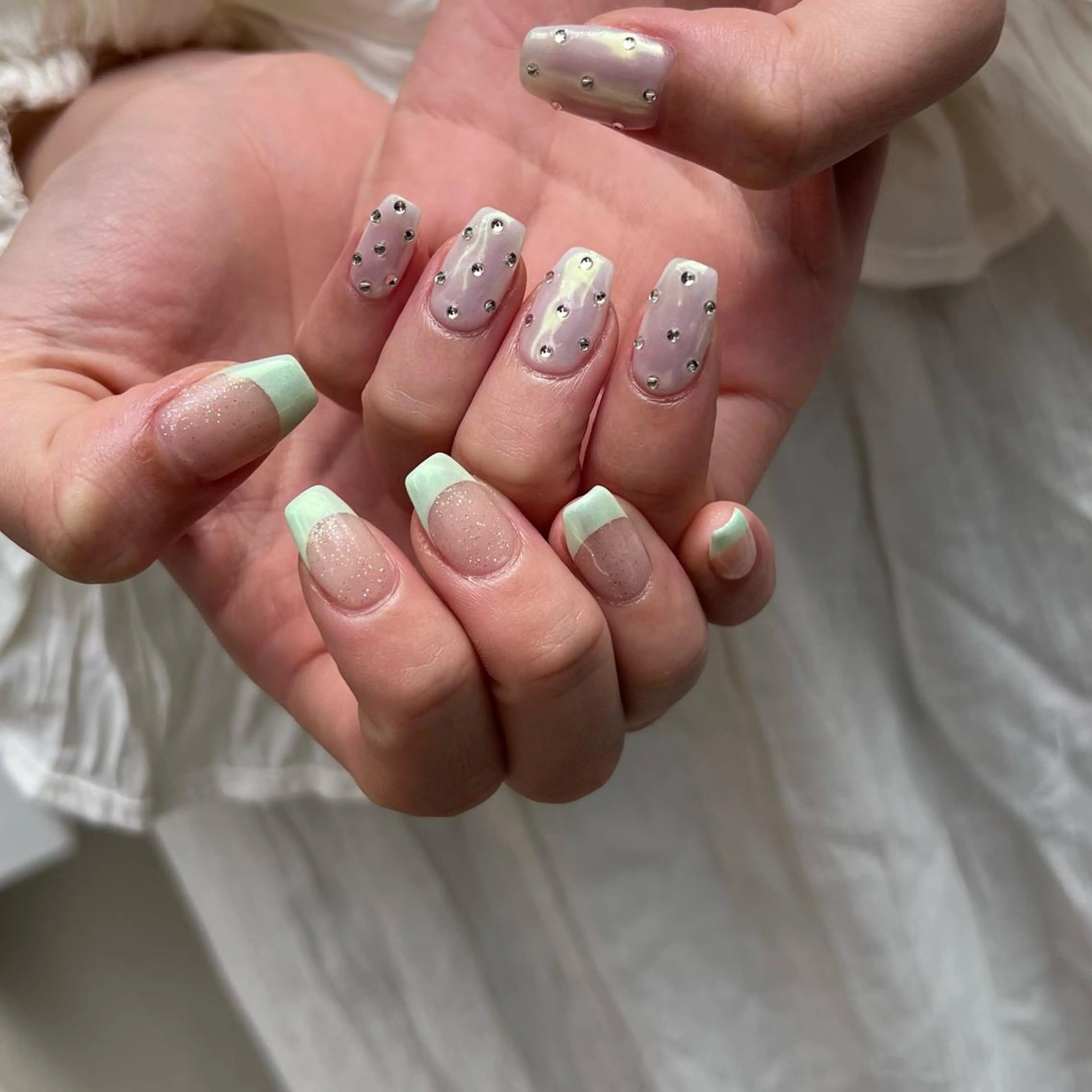 ネイル オーロラネイル フレンチネイル グリーン マグネットネイル ミラーネイル 酒井 サカイのネイルデザイン