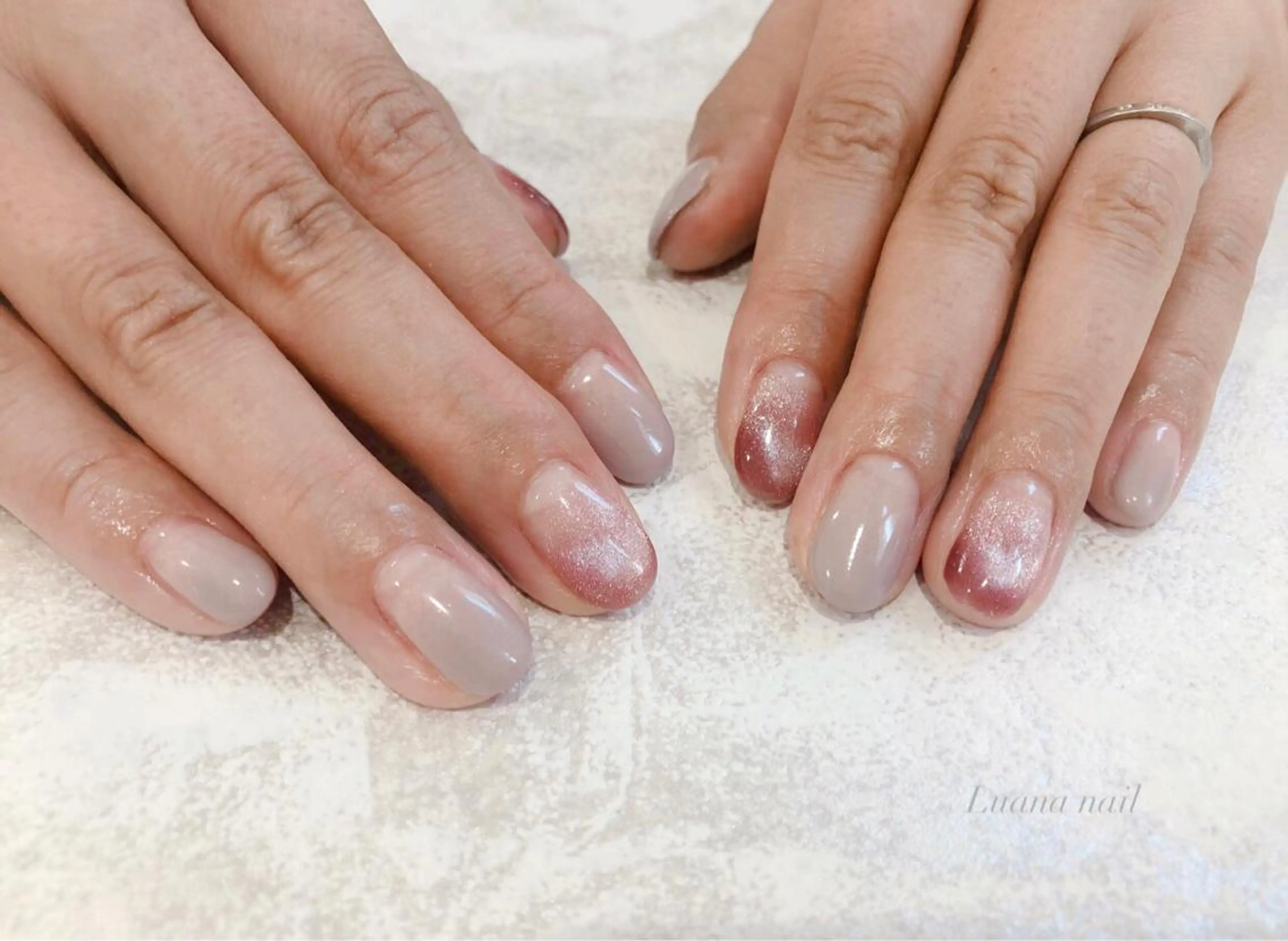 ミディアム キッズ ネイル ジェルネイル グラデーション マグネットネイル オフィスネイル パラジェル Luana nail (ルアナネイル)のネイルデザイン