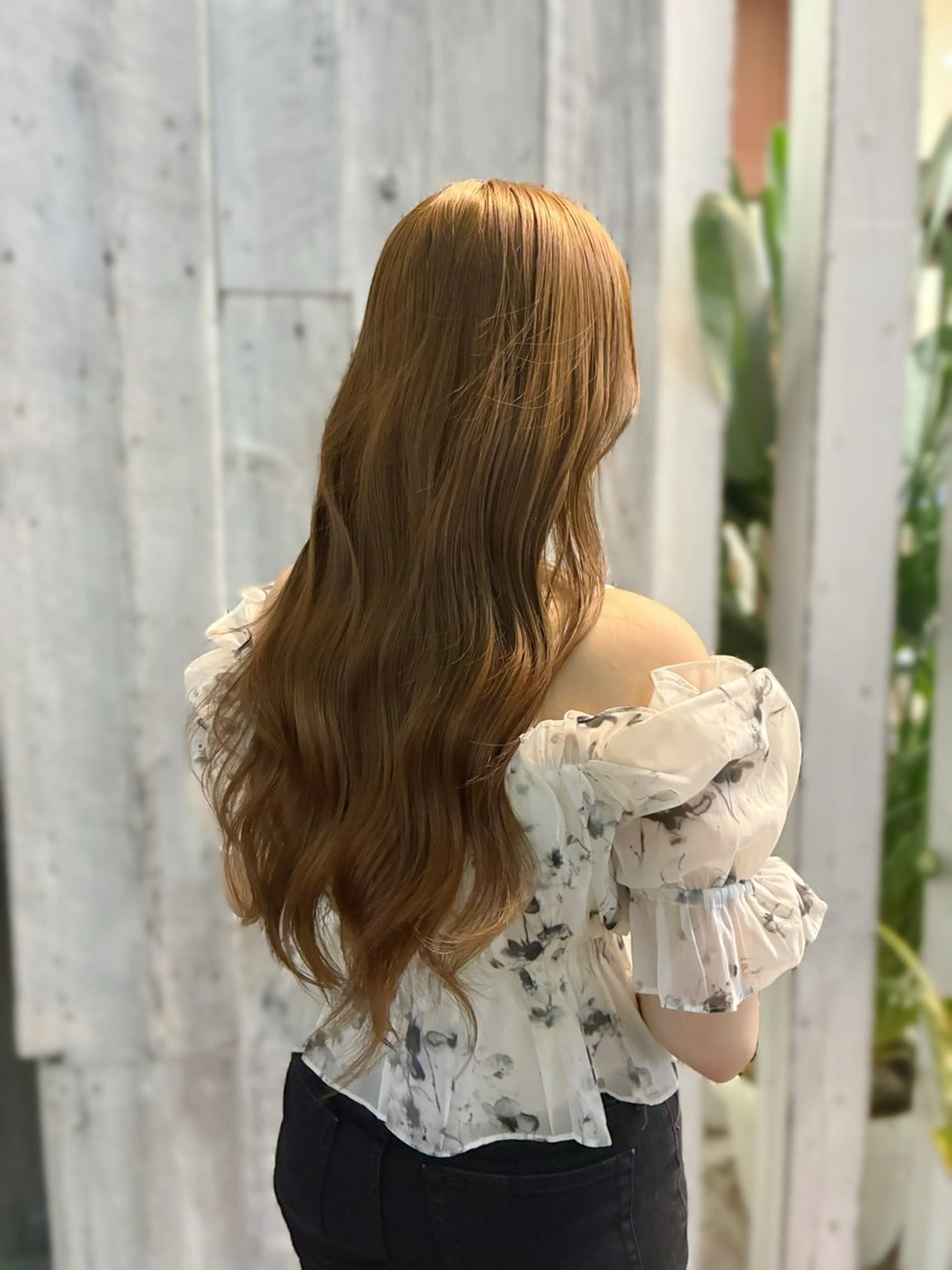 ロング カラー ベージュカラー ブリーチ ミルクティーベージュ ブリーチなしカラー 梅原 姫🍬🐰のヘアスタイル