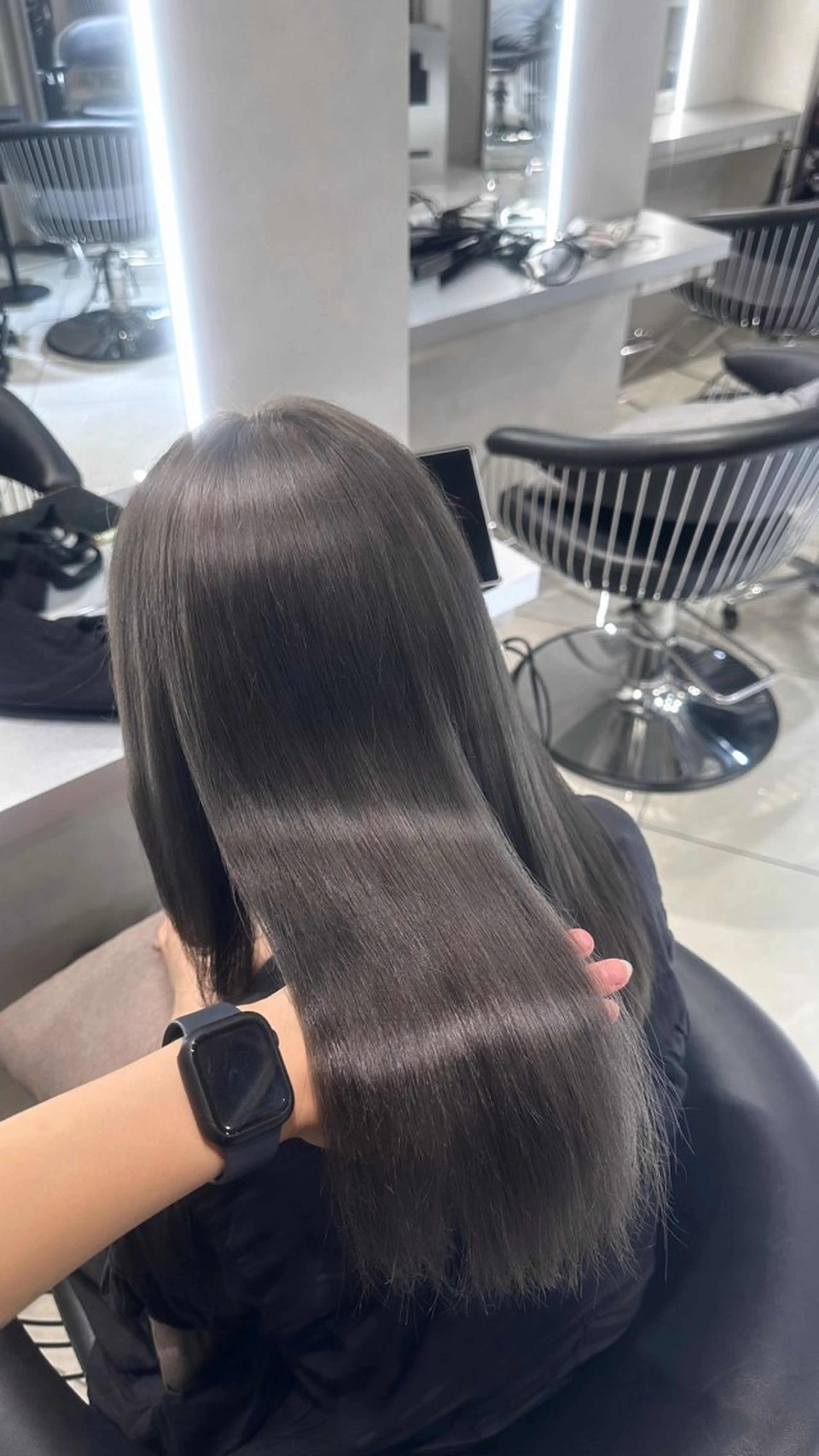 セミロング トリートメント ヘアカラー 艶髪🖤 /Mikage/池袋のヘアスタイル