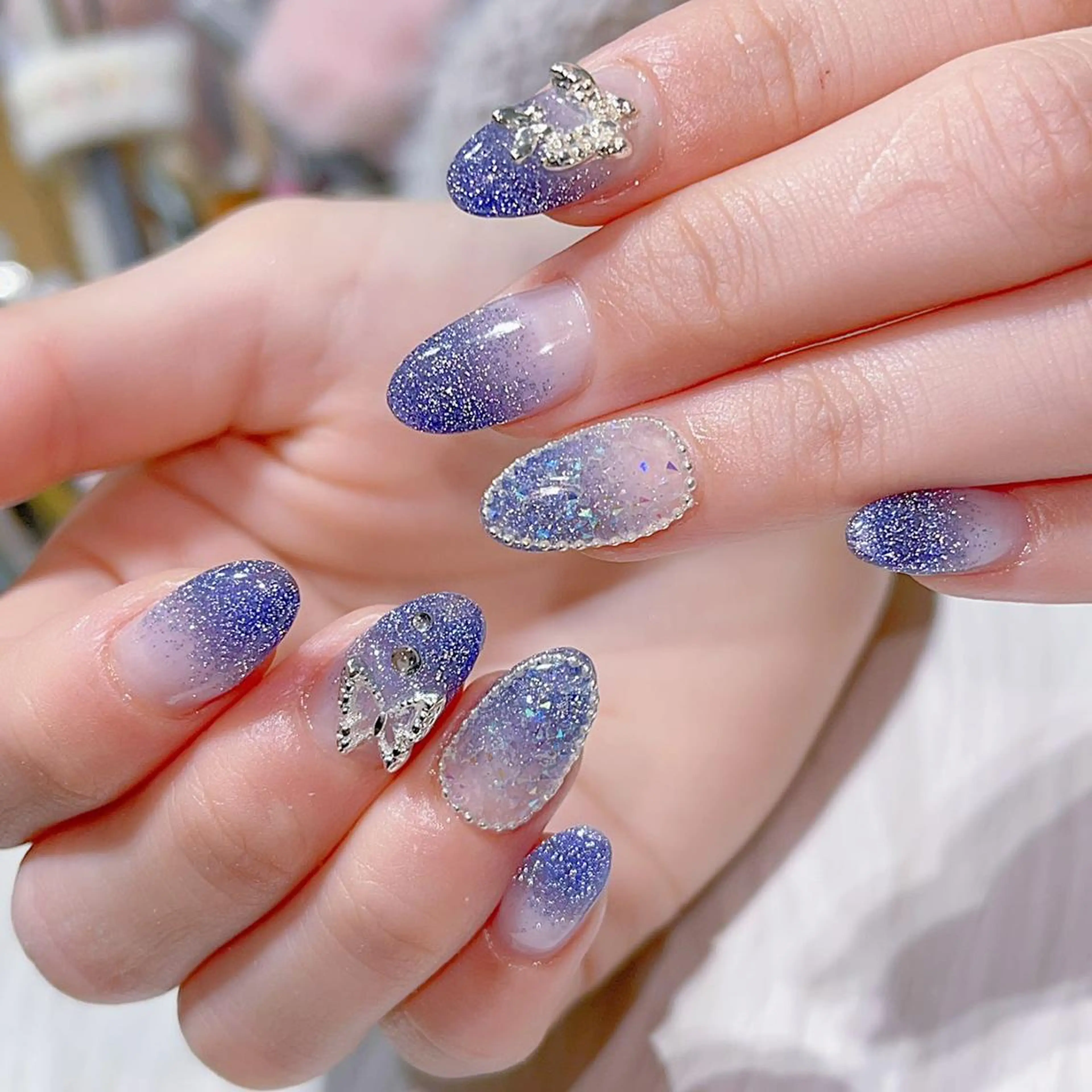 ネイル 長さ出し ネイルチップ Queens テイのネイルデザイン