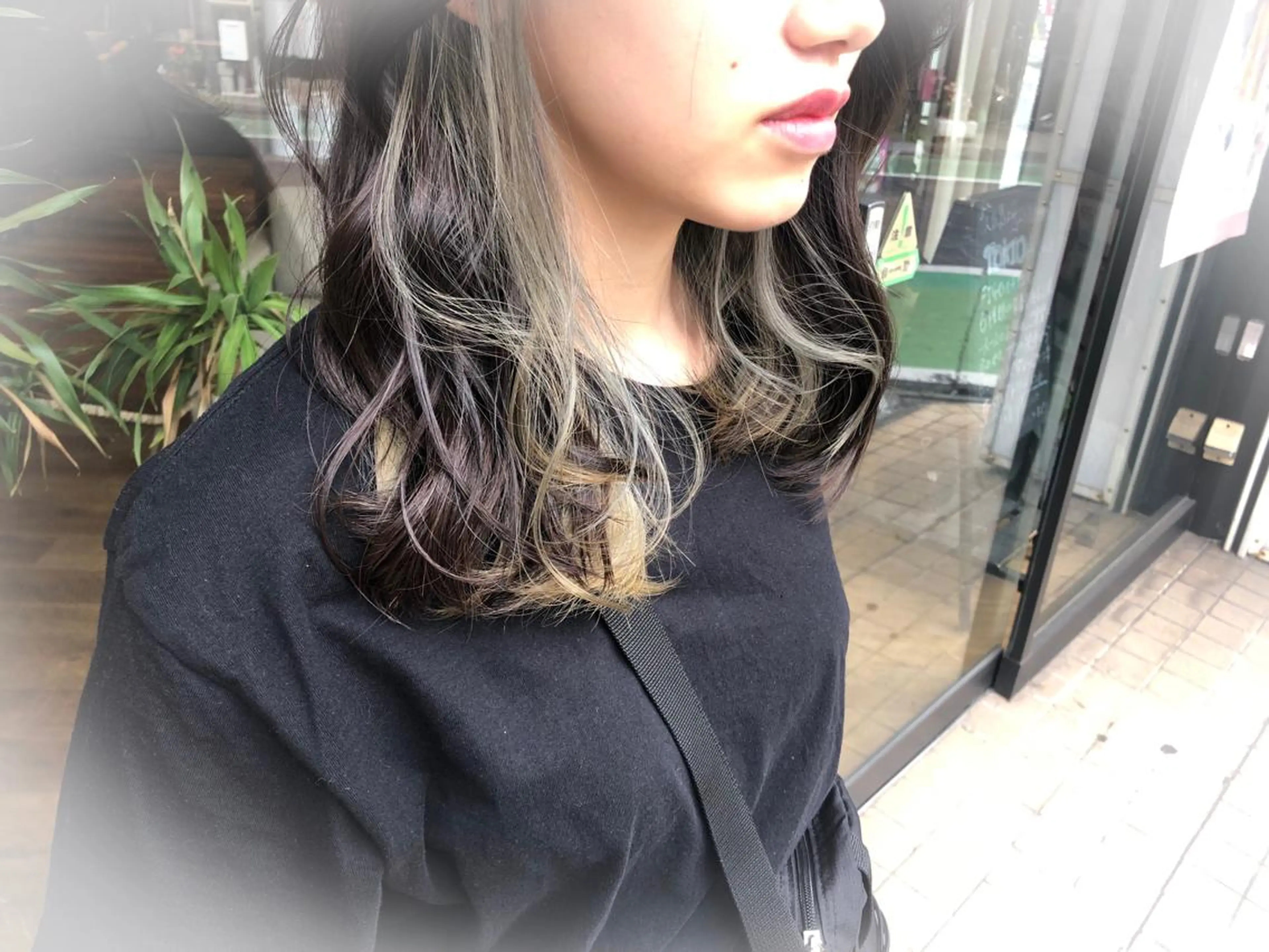 セミロング ヘアカラー あらい なつみのヘアスタイル