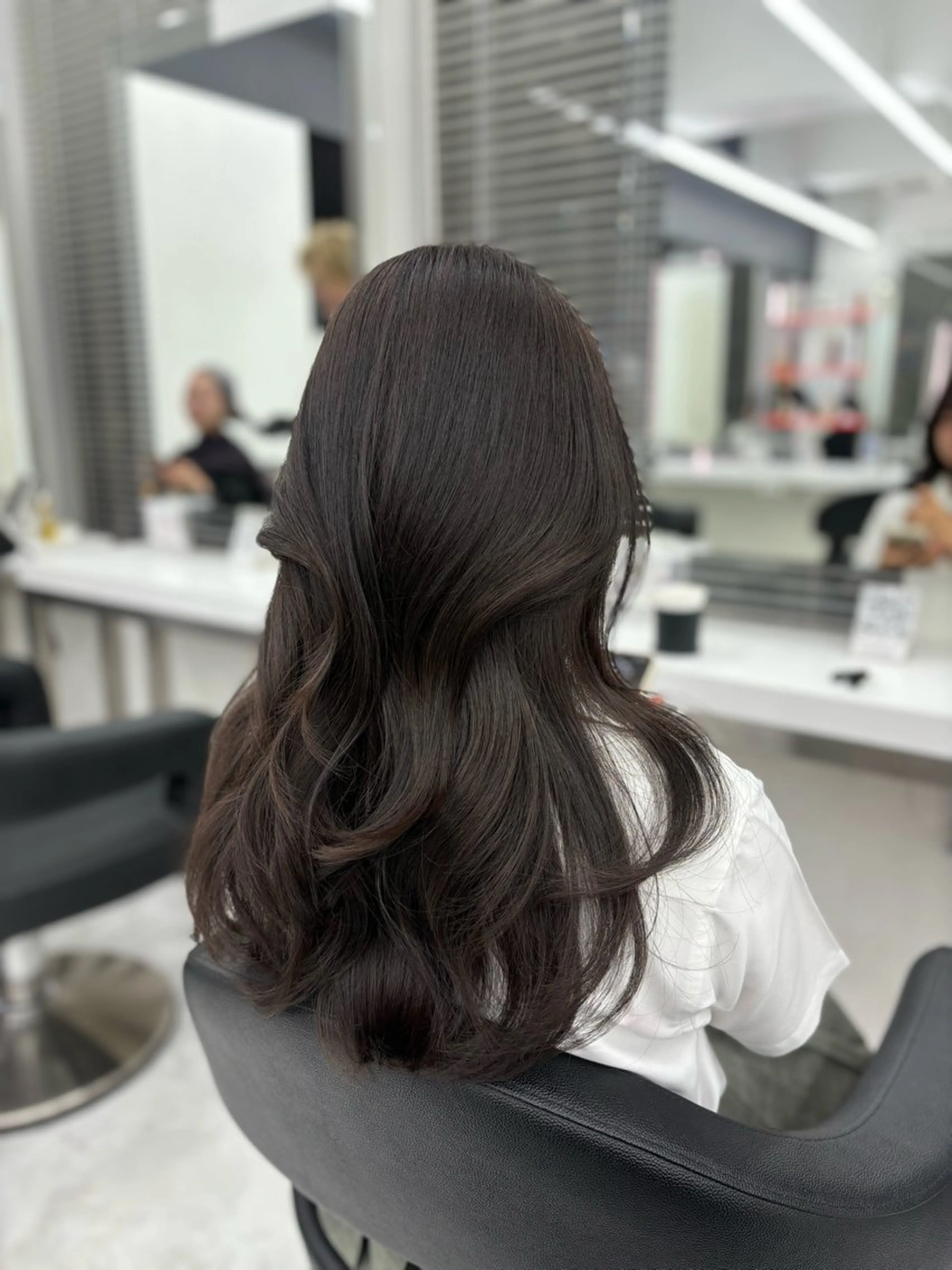 ロング カラー カット ヘアカラー トリートメント ヘッドスパ ヘアセット 韓国レイヤー ハッシュカットのヘアスタイル