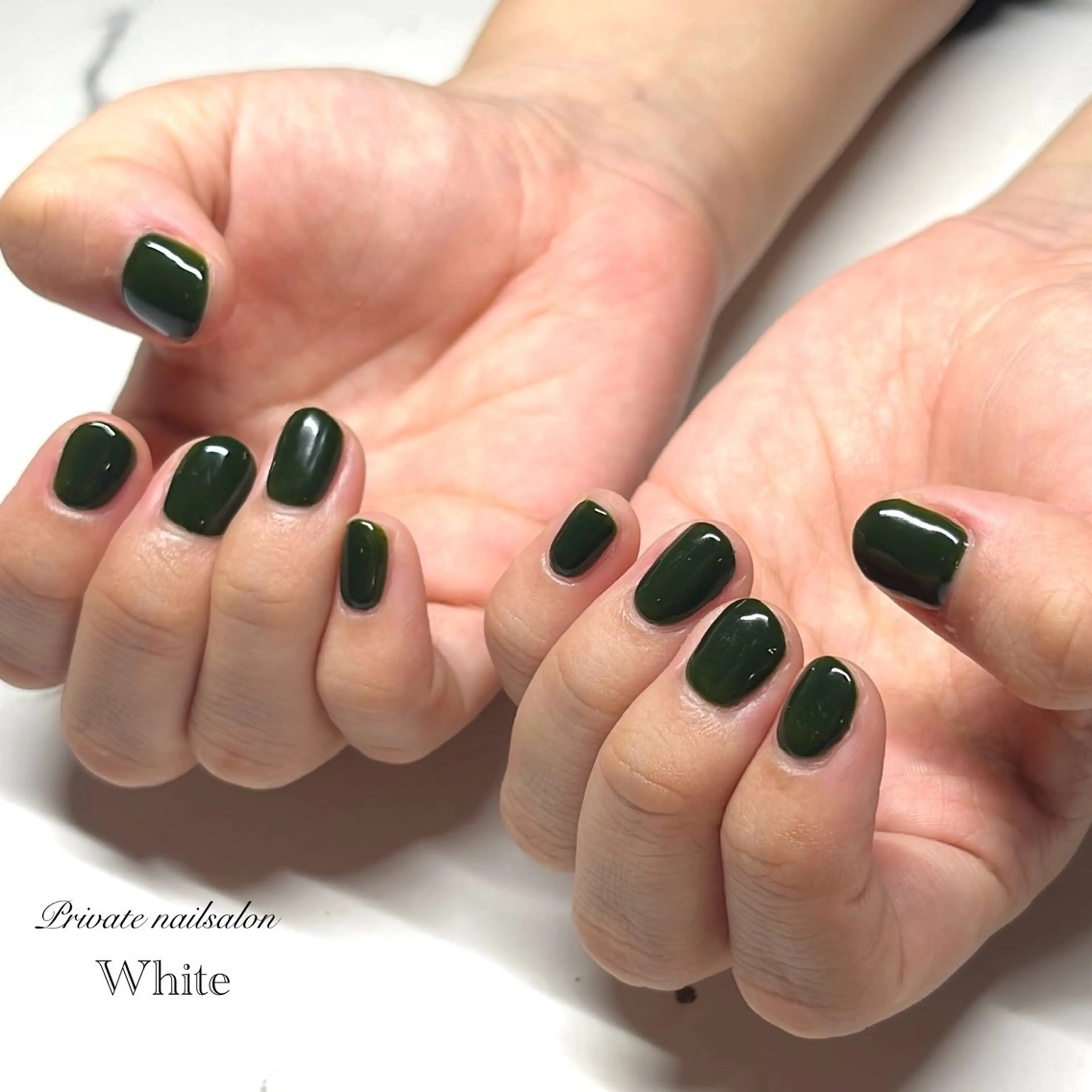 ネイル グリーン ニュアンスネイル シンプルネイル 冬ネイル ハンドネイル SAKASHITA KEIのネイルデザイン