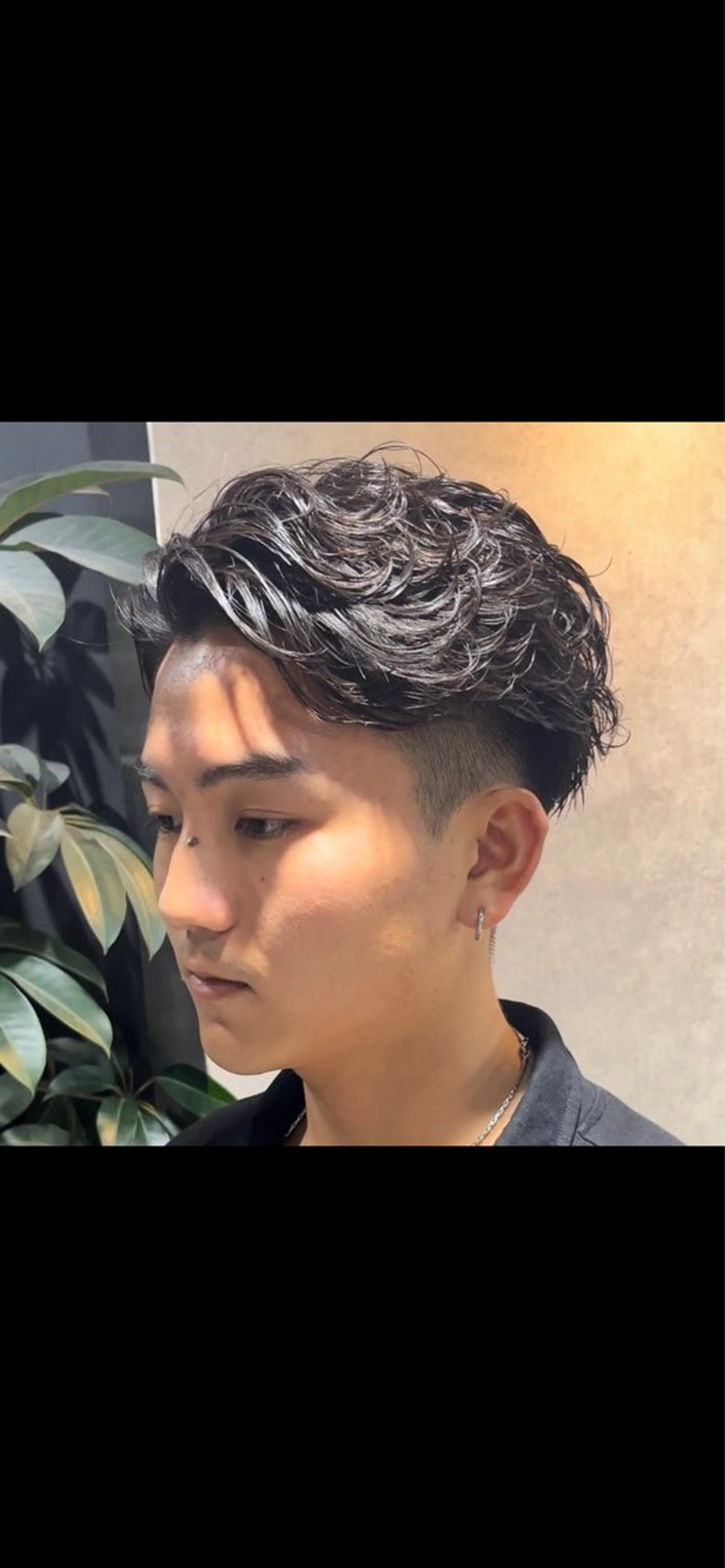 ショート カラー パーマ メンズ ニュアンスパーマ カット パーマ センターパート マスターかずまのヘアスタイル