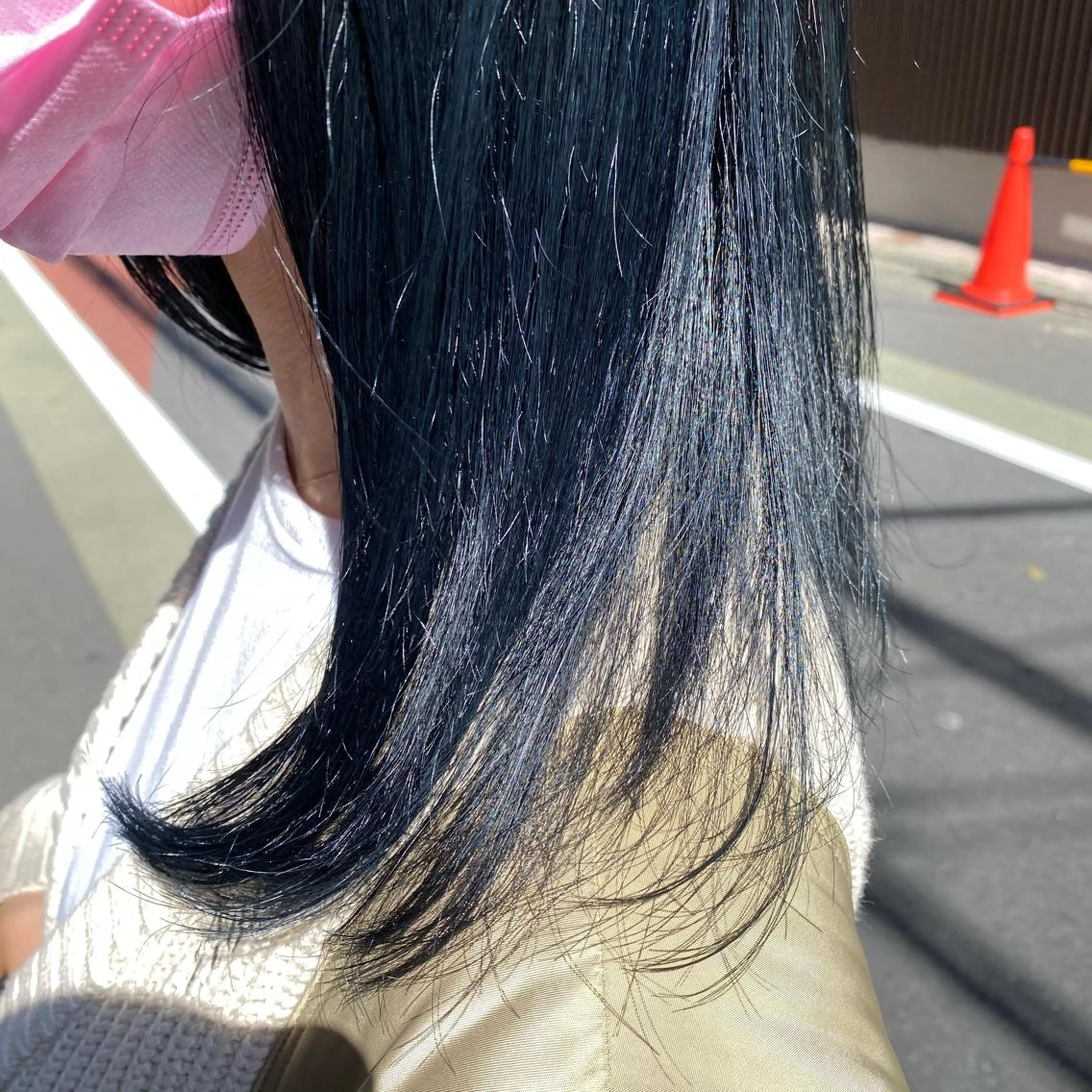 セミロング カラー 黒髪 ブリーチ ブルーカラー ブルーブラック ヘアカラー ヘッドスパ BRITS 渡辺 菜々子のヘアスタイル