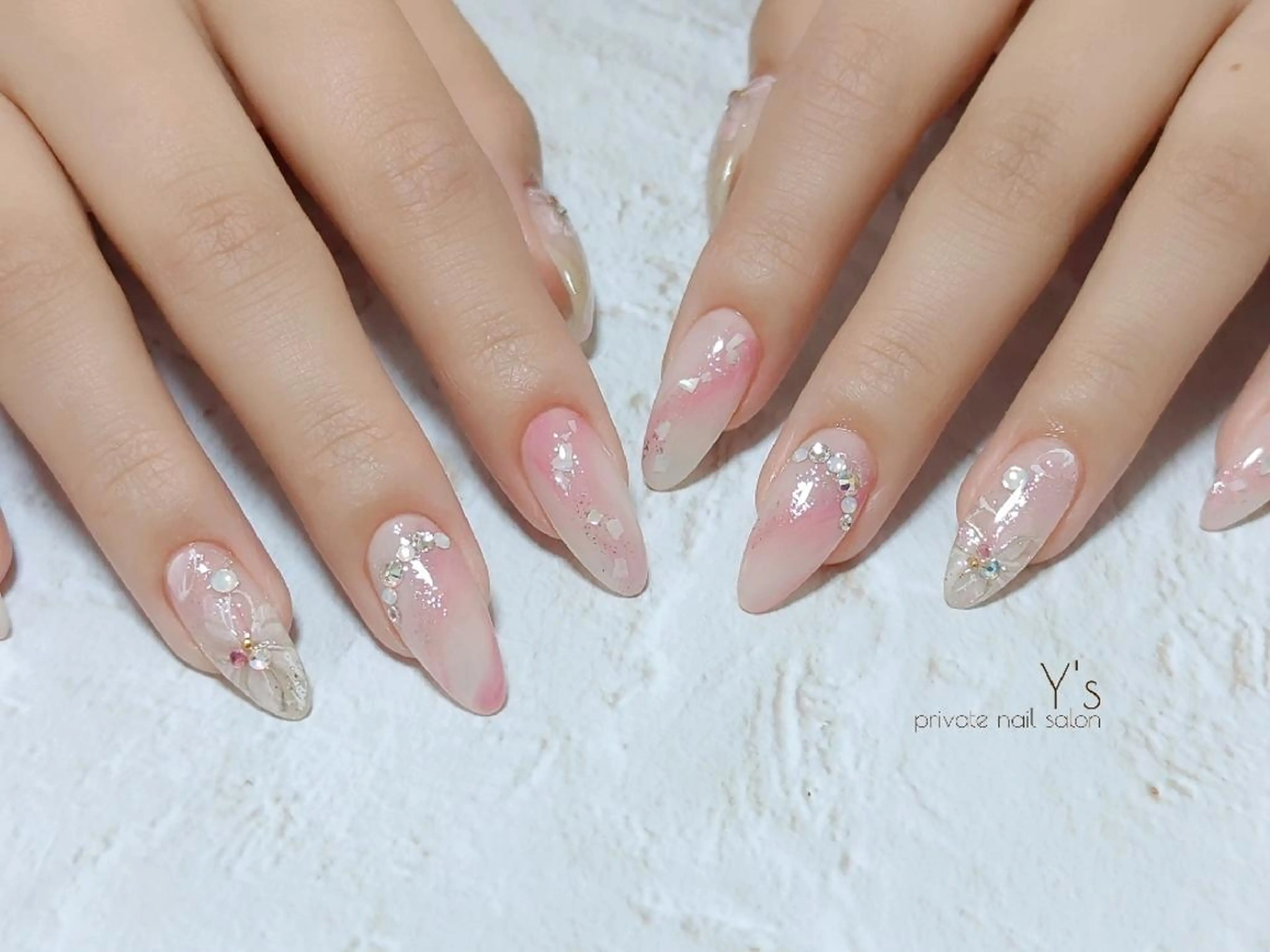 ネイル ハンドネイル YUMI NAGAI  のネイルデザイン