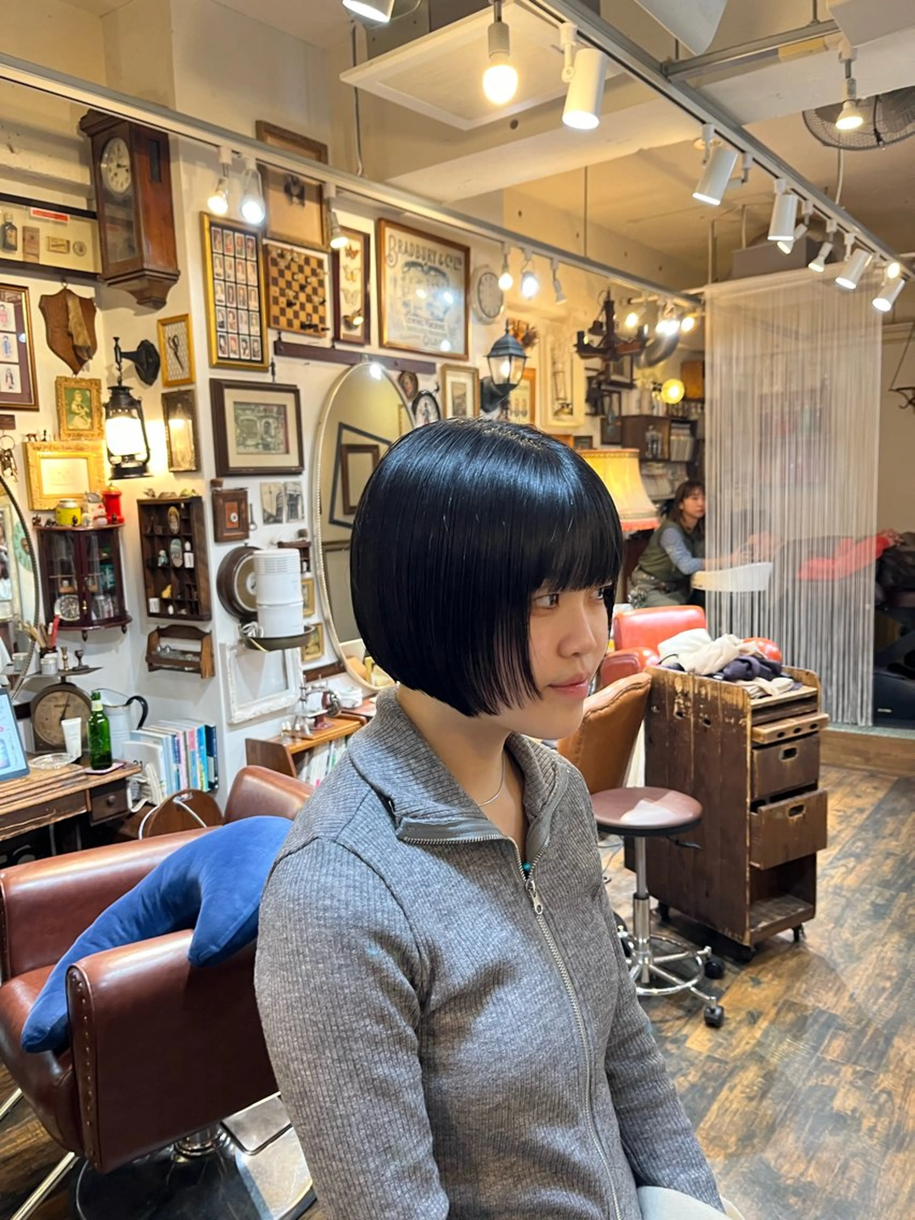 ショート カラー ボブ 顔周りカット レイヤーカット カット ヘアカラー トリートメント ヘッドスパ 抜け感パーマ/ 顔まわり/緒方椋のヘアスタイル