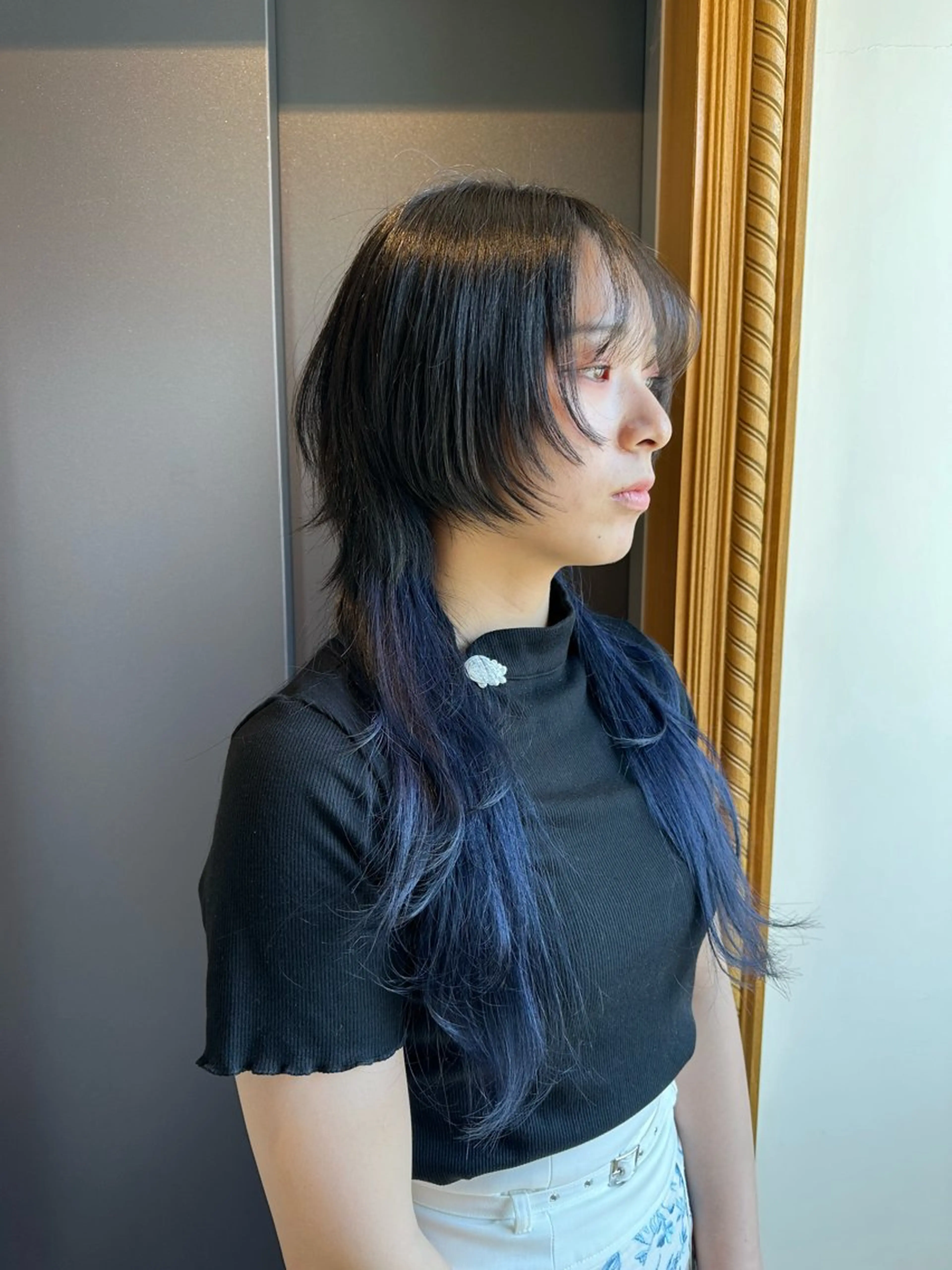 セミロング カラー デザインカラー ハイトーンカラー ボブ くびれヘア 顔まわりレイヤー カット ヘアカラー 大阪ウルフカット ハッシュカットのヘアスタイル