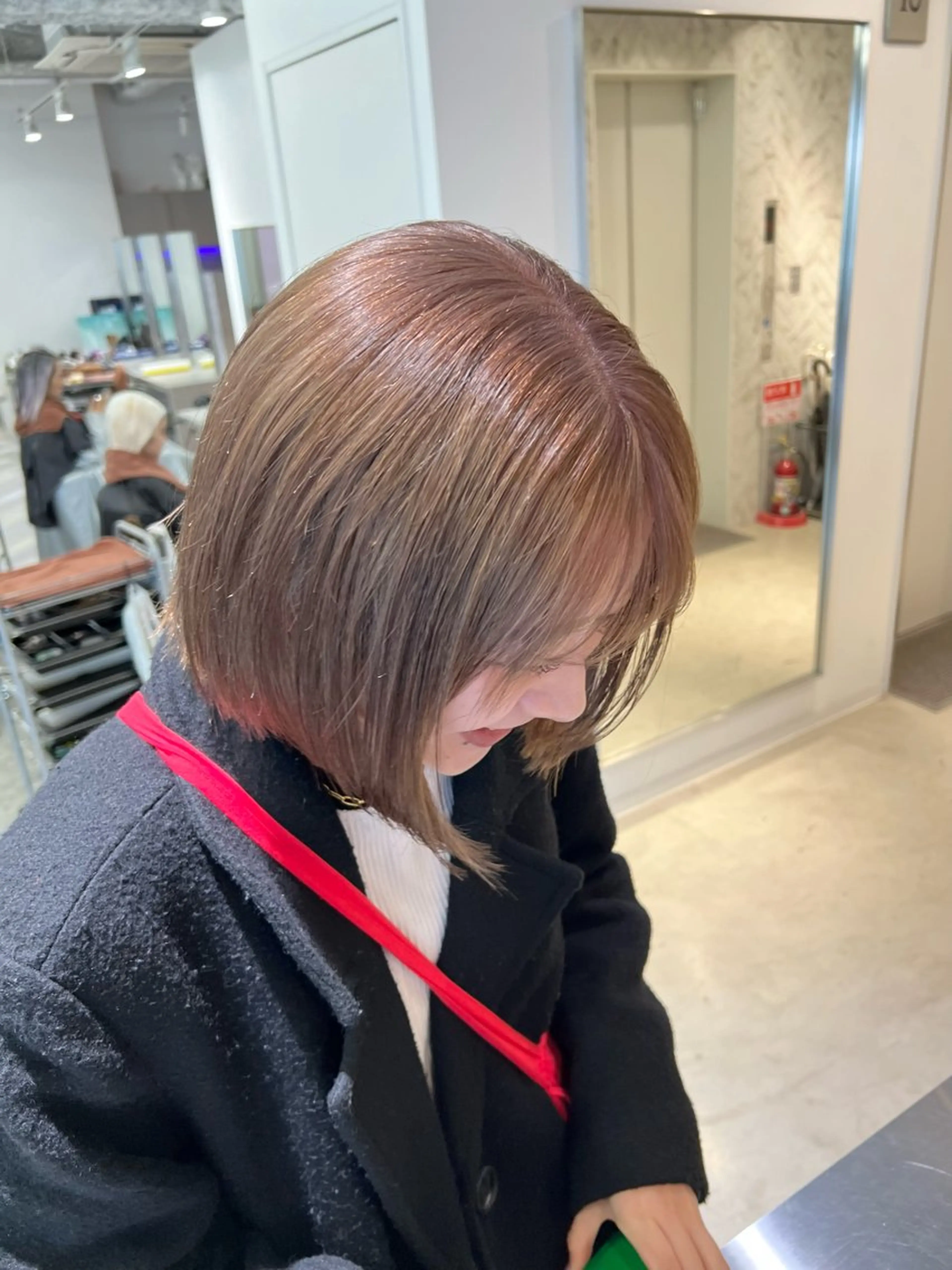 ショート カラー 透明感カラー 艶ハイトーン🔆 ️️️安座間 希のヘアスタイル