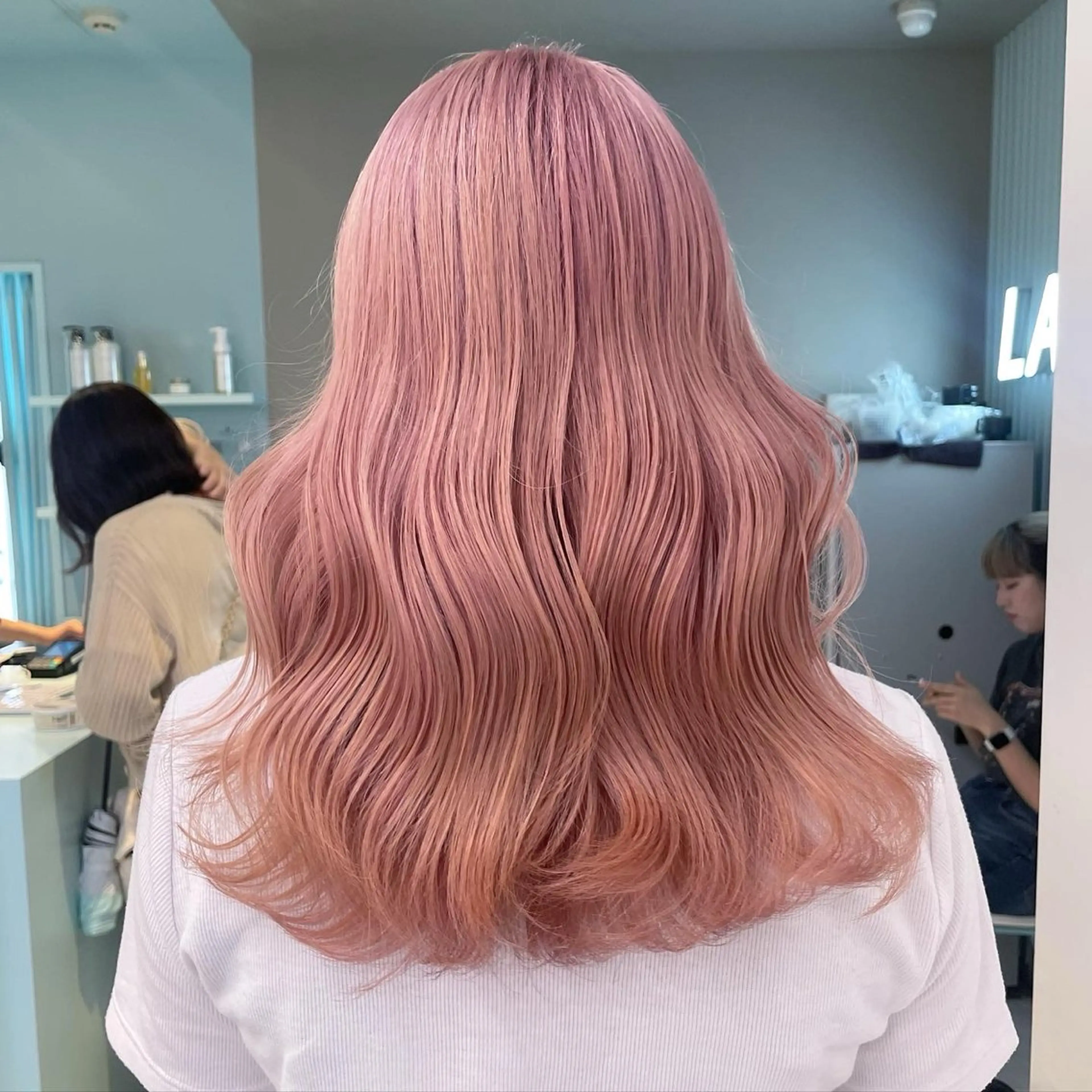 ミディアム カラー カット ヘアカラー トリートメント 🩵透明感カラー× 縮毛ボブ🩵ヒナノのヘアスタイル