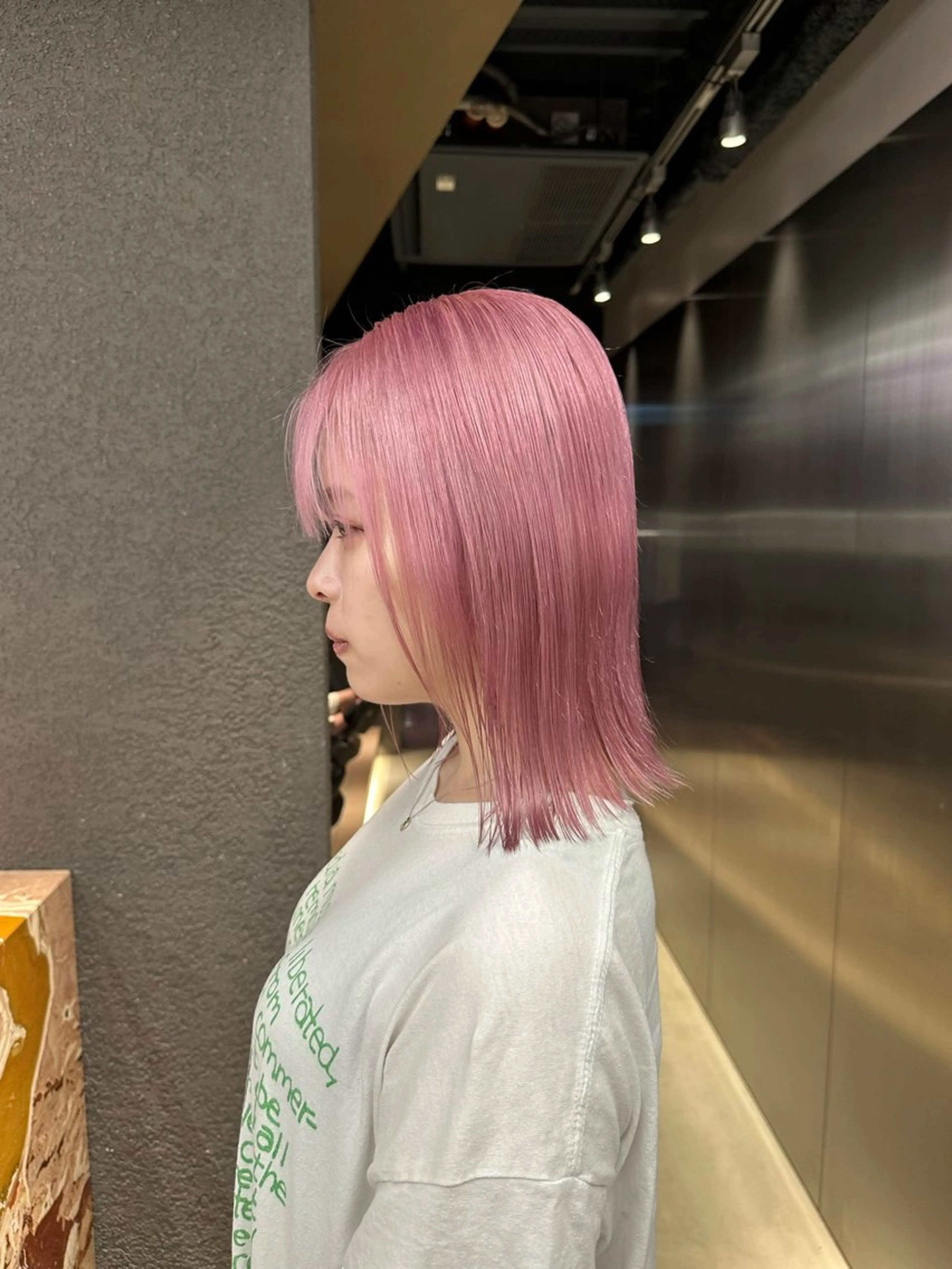ショート カラー 切りっぱなしボブ ピンクカラー ホワイトピンク ボブ カット ヘアカラー トリートメント 鈴木直之/ハイトーン /ボブ/美髪矯正のヘアスタイル
