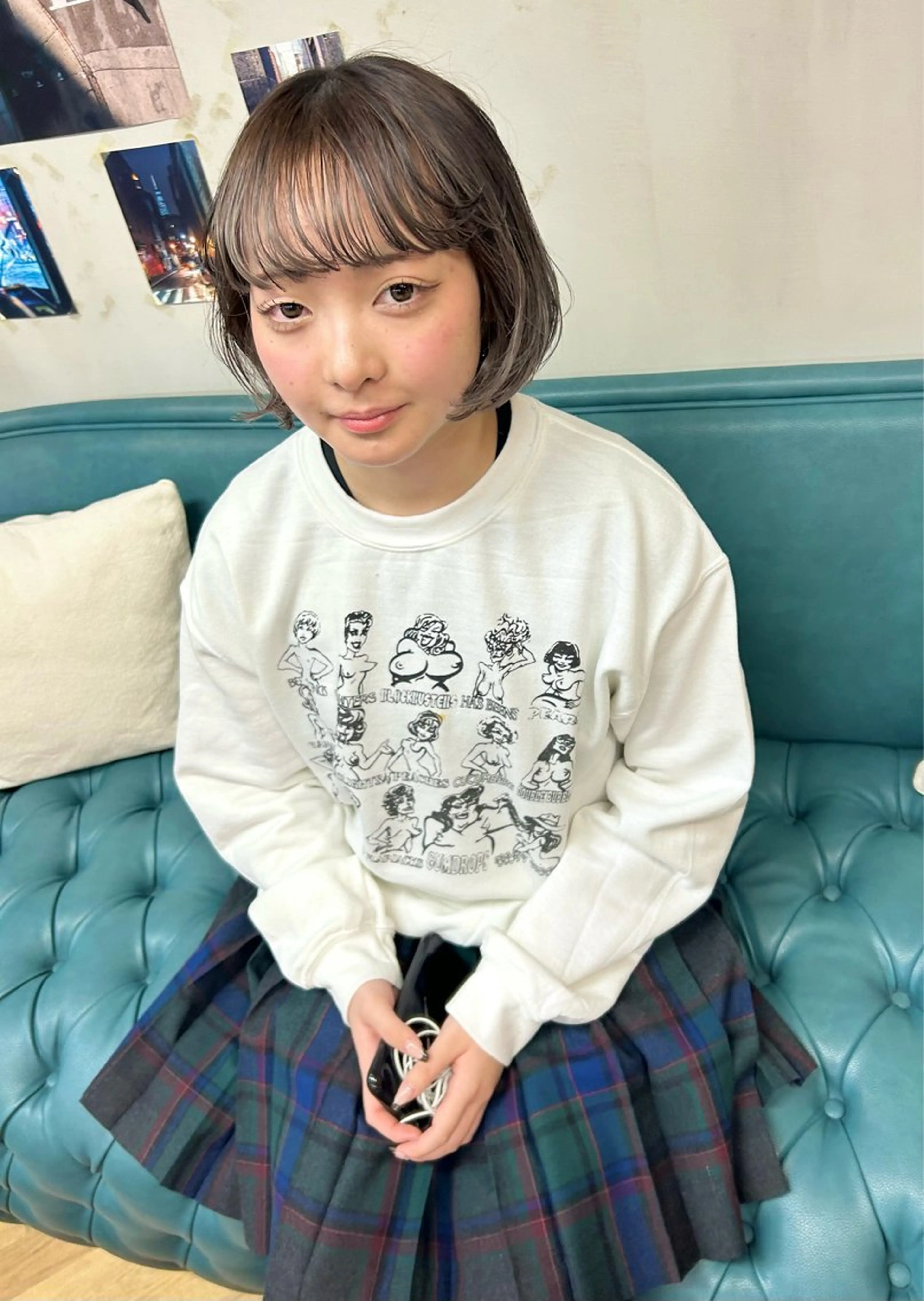ショート カラー パーマ ヘアアレンジ デザインカラー グレージュ ハイトーンカラー ミルクティーグレージュ カット ヘアカラー トリートメント 髪と音処　マトぺ所属・ダブルカラー/ボブ ブリーチカラー/ユリのヘアスタイル