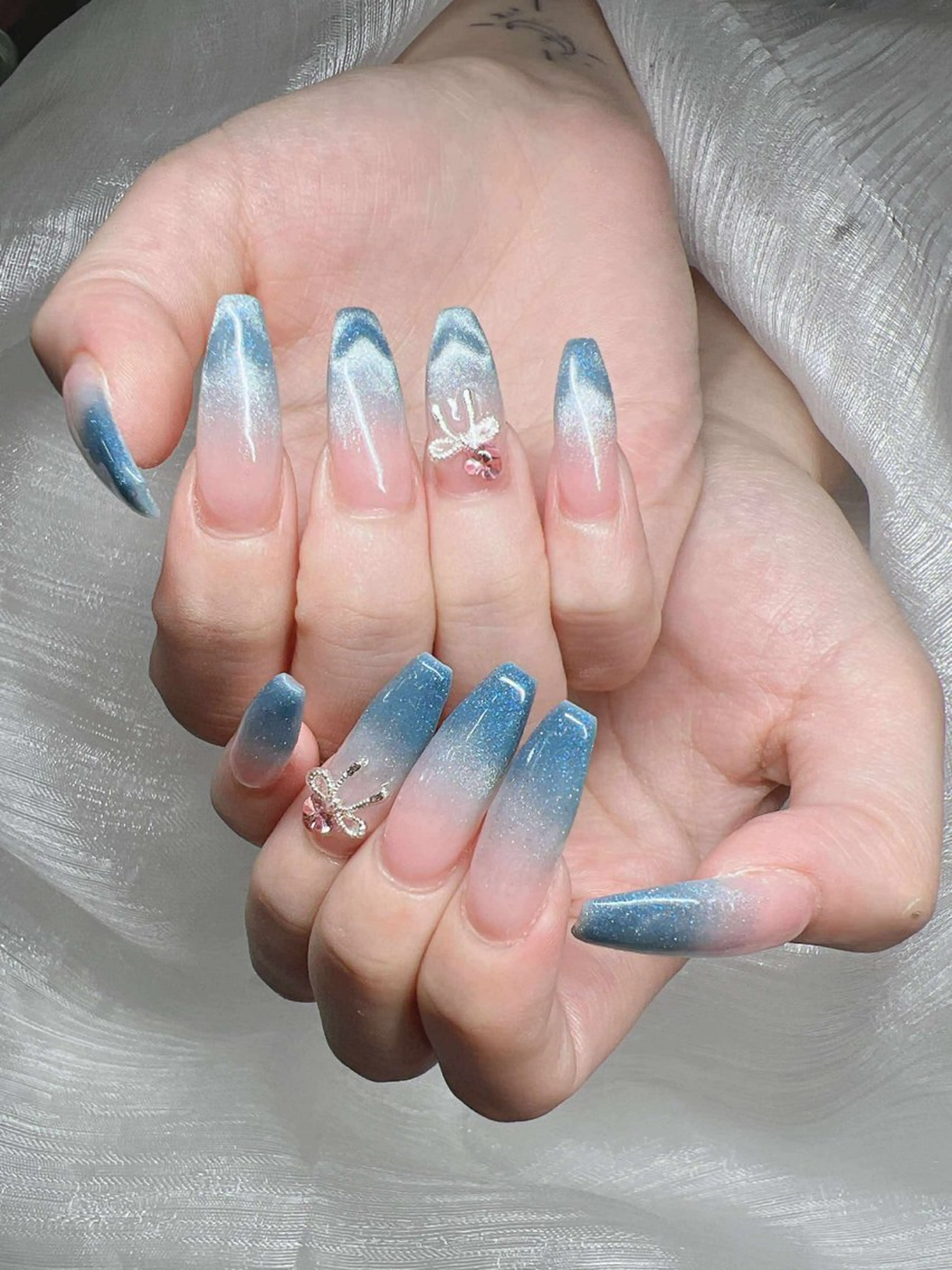 ネイル 長さ出し グラデーション 卒業式 キラキラネイル マグネットネイル ハンドネイル Lee Nailsのネイルデザイン