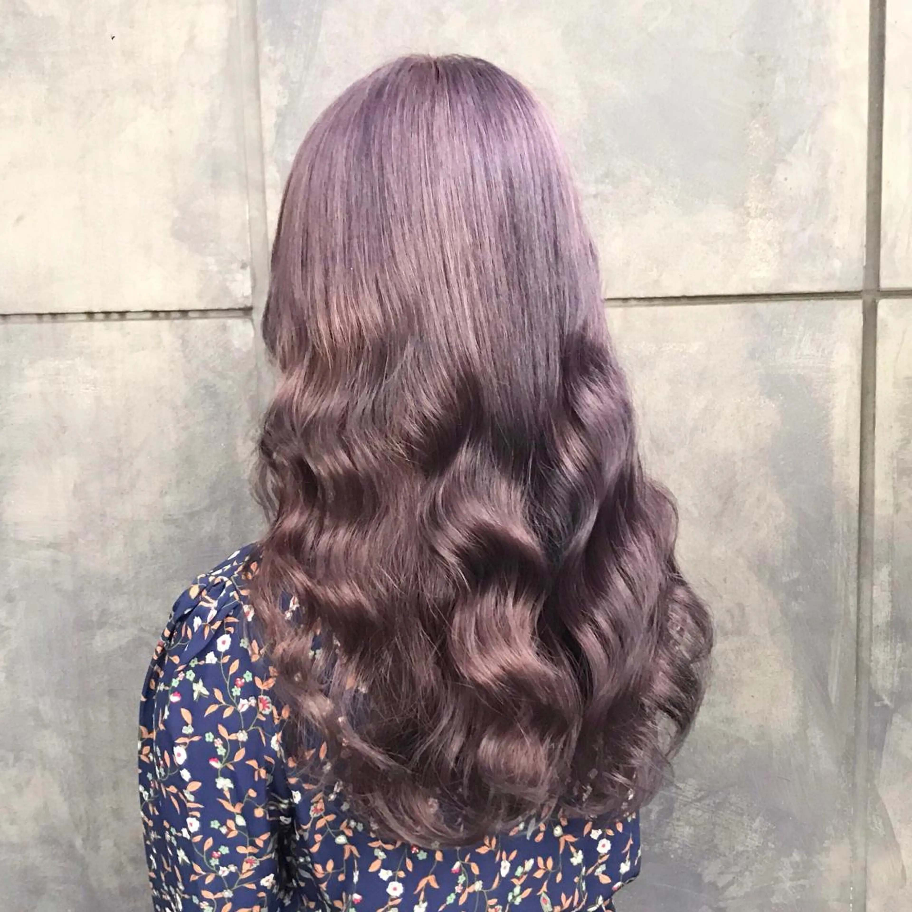 ロング カラー ブリーチ ラベンダーカラー ラベンダーグレー ヨシンモリ ムルギョル巻き サロウィン所属・K-POP好き美容師 🇰🇷Kai.Yのヘアスタイル