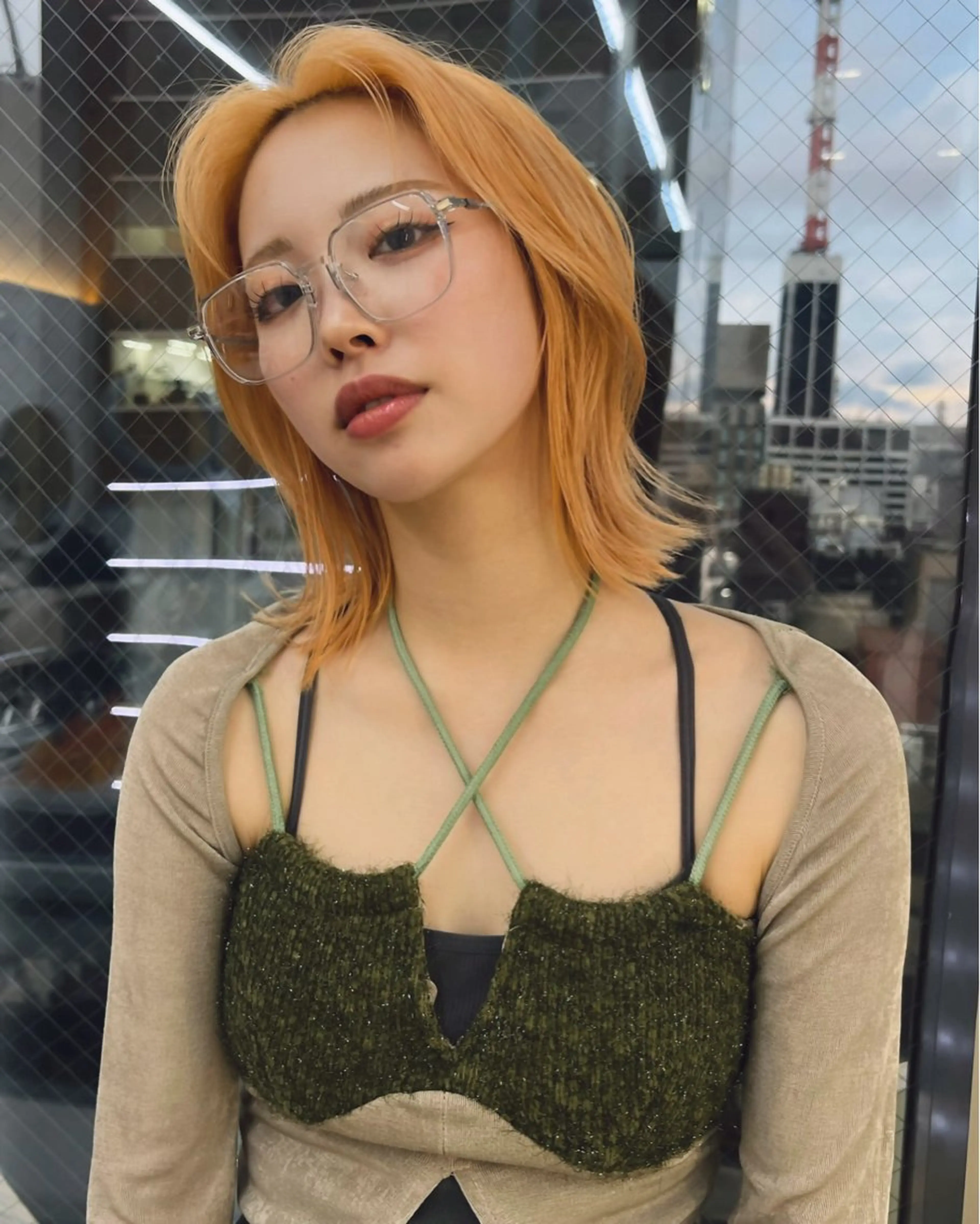 ミディアム カラー ブリーチ ブロンド ケアブリーチ 透明感カラー ダブルカラー ヘアカラー トリートメント ヘアセット ニュアンスレイヤー ハイトーンカラーのヘアスタイル