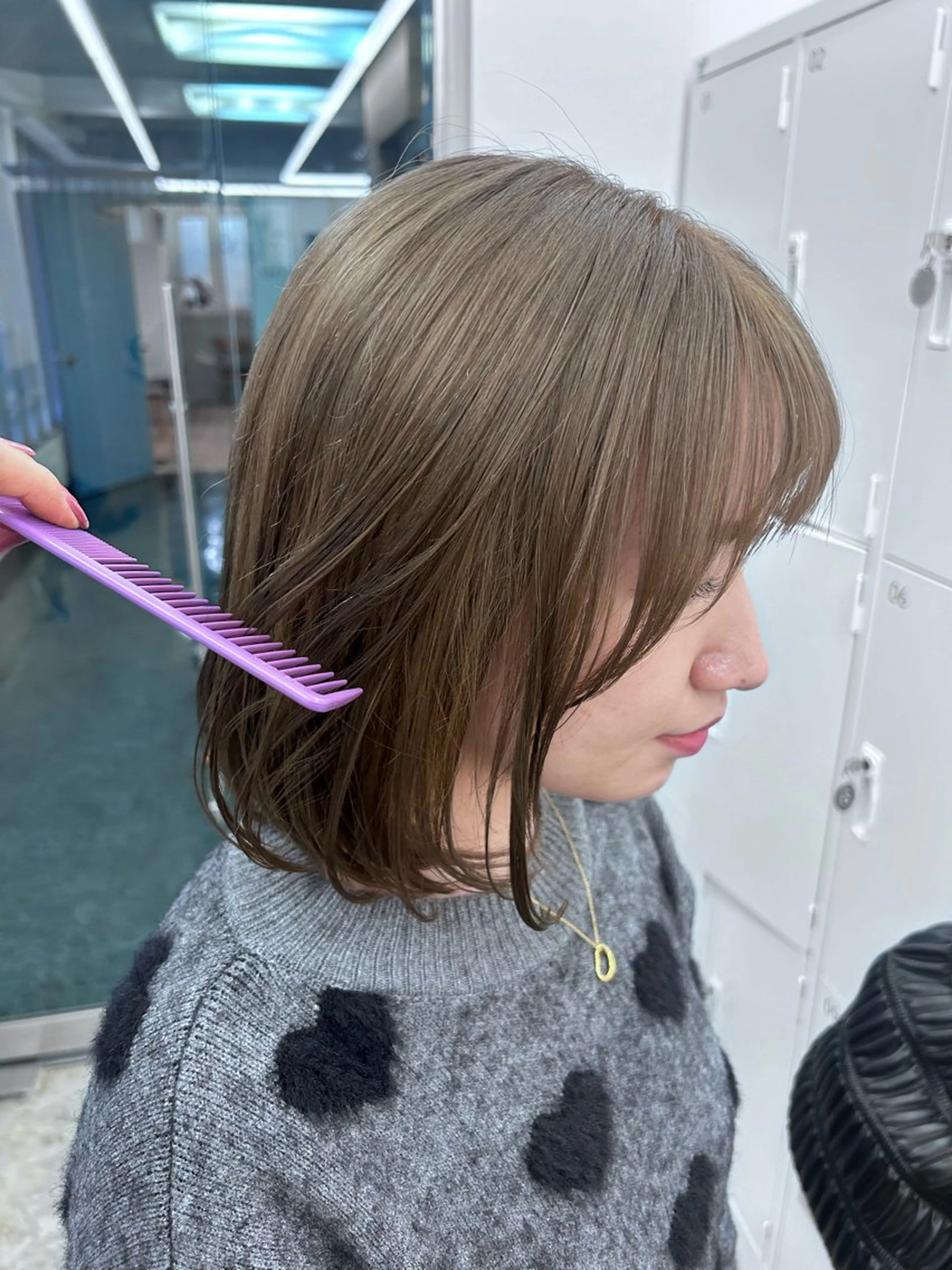 ミディアム カラー ベージュカラー ブリーチ カット 縮毛矯正 韓国ヘア nanahaのヘアスタイル