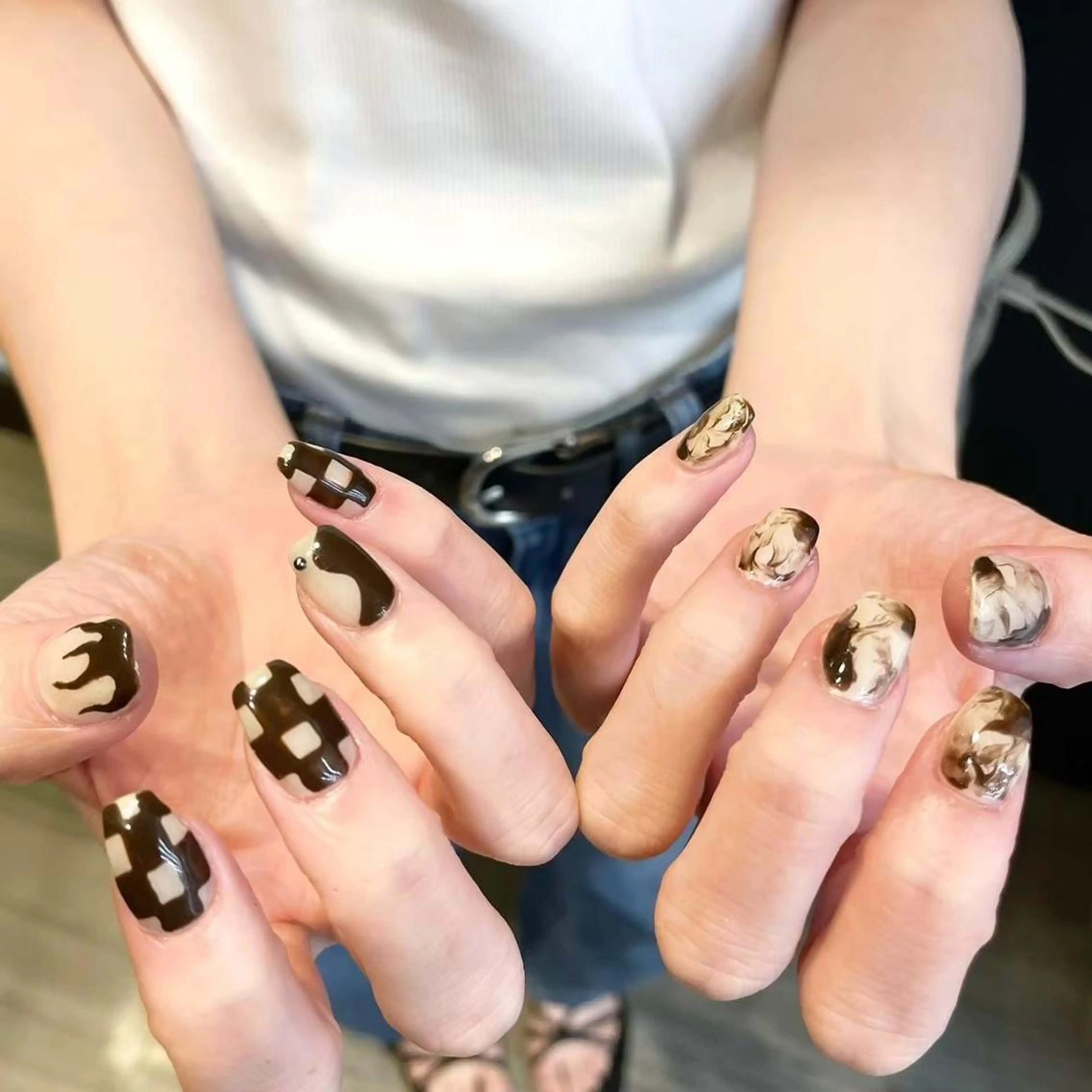 ネイル アートネイル カジュアル ジェルネイル ニュアンスネイル 赤色 ハンドネイル 💎platinum dollまりん💎のマツエク・マツパデザイン