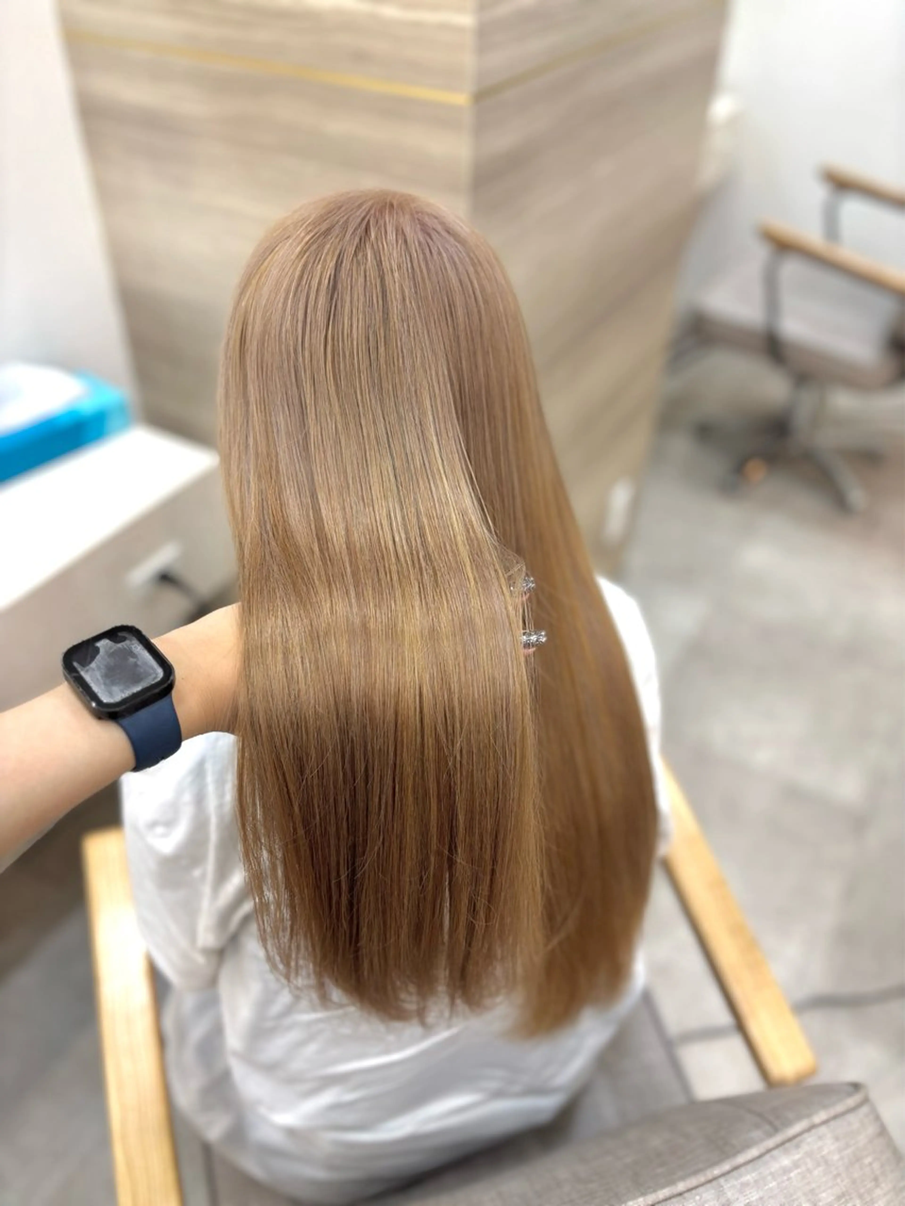 【10月限定価格】🕊‪💚透明感抜群ブリーチカラー+お悩みに合わせて選べる𝐀𝐮𝐣𝐮𝐚トリートメント🕊‪💚の写真