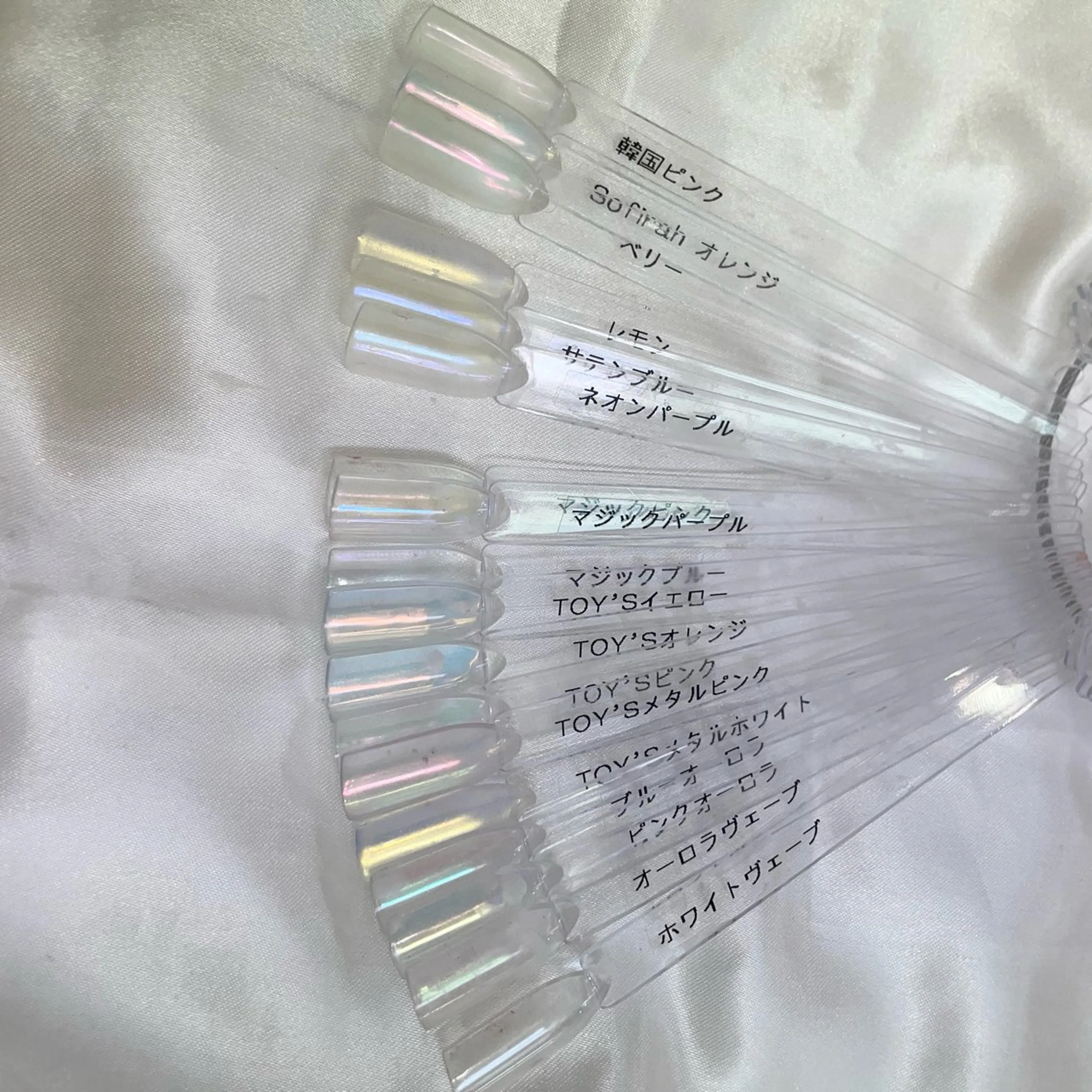 ネイル ミラーネイル esNAIL新宿西口店所属・emi esNAILのネイルデザイン