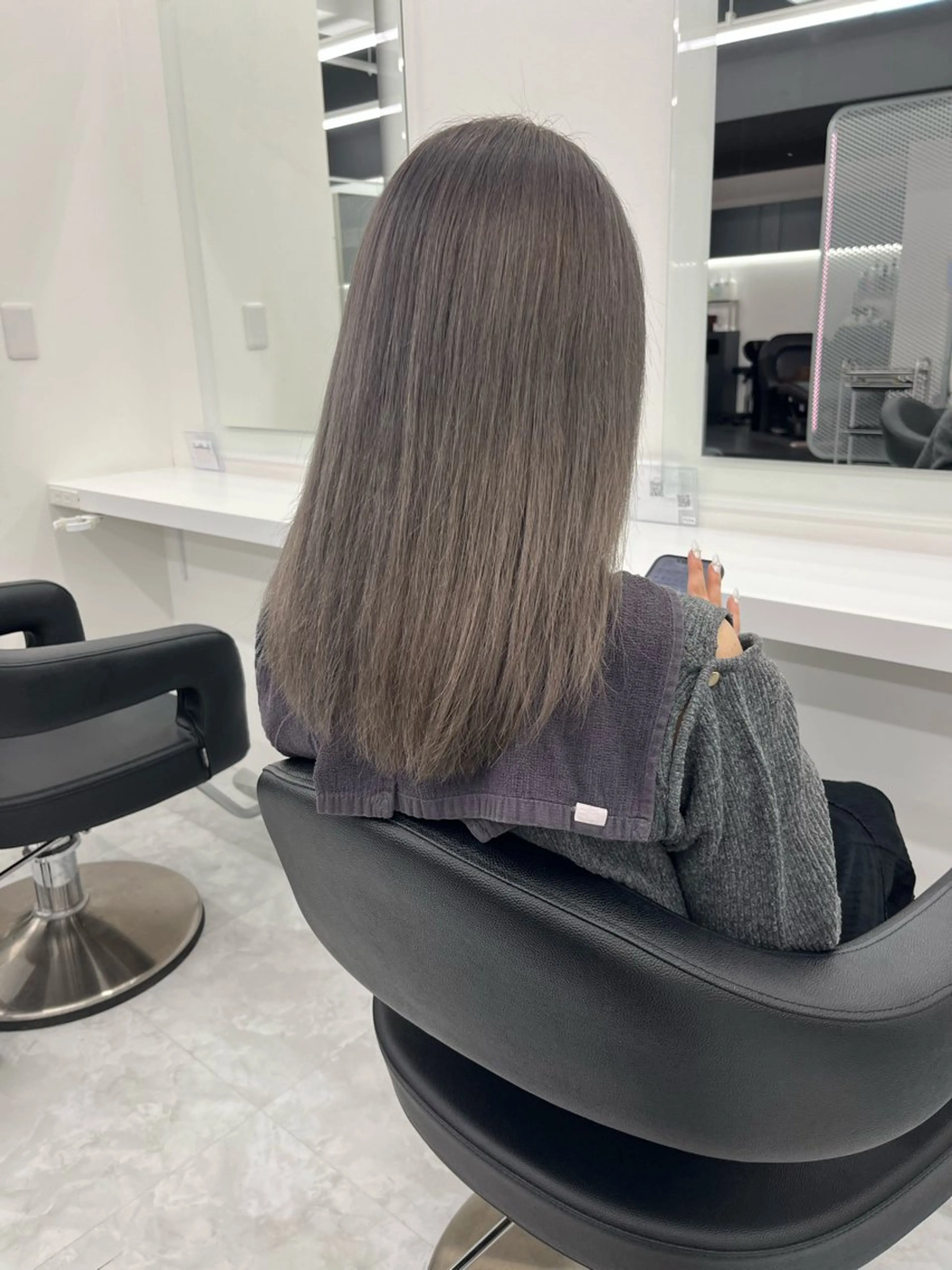 セミロング カラー グレージュ ミルクティーグレージュ ヘアカラー 💖トレンド夏 カラー💖FUTAのヘアスタイル