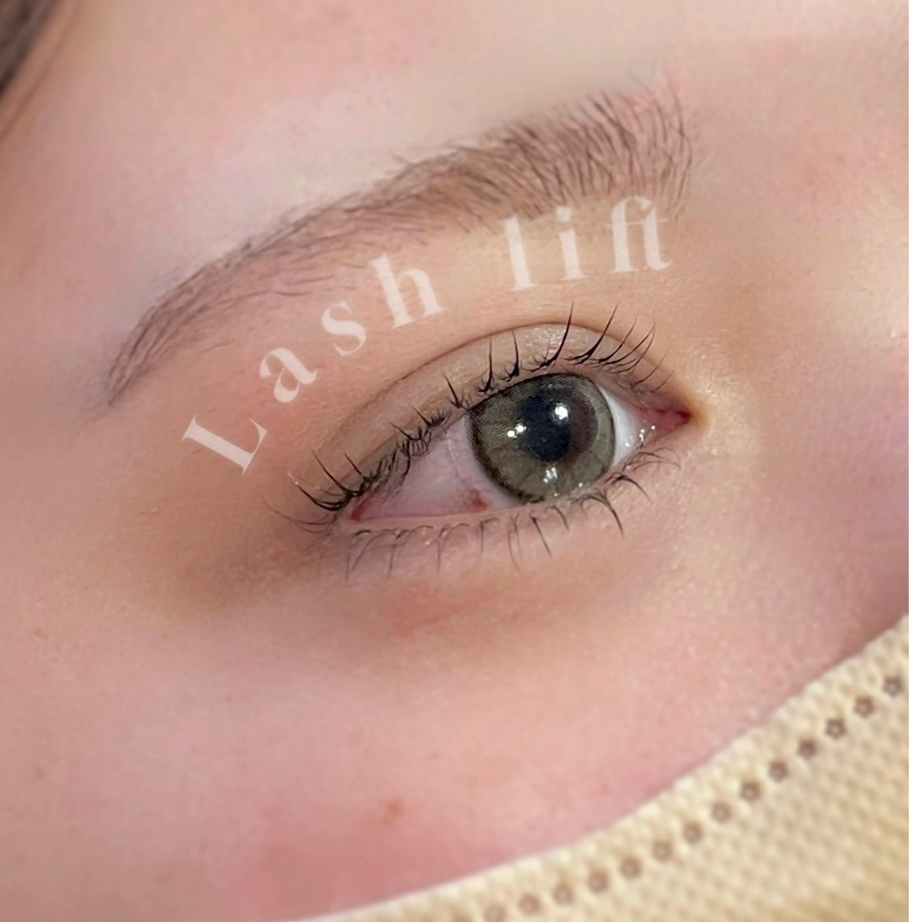 マツエク・マツパ まつげパーマ alu所属・マキノ キョウカのヘアスタイル