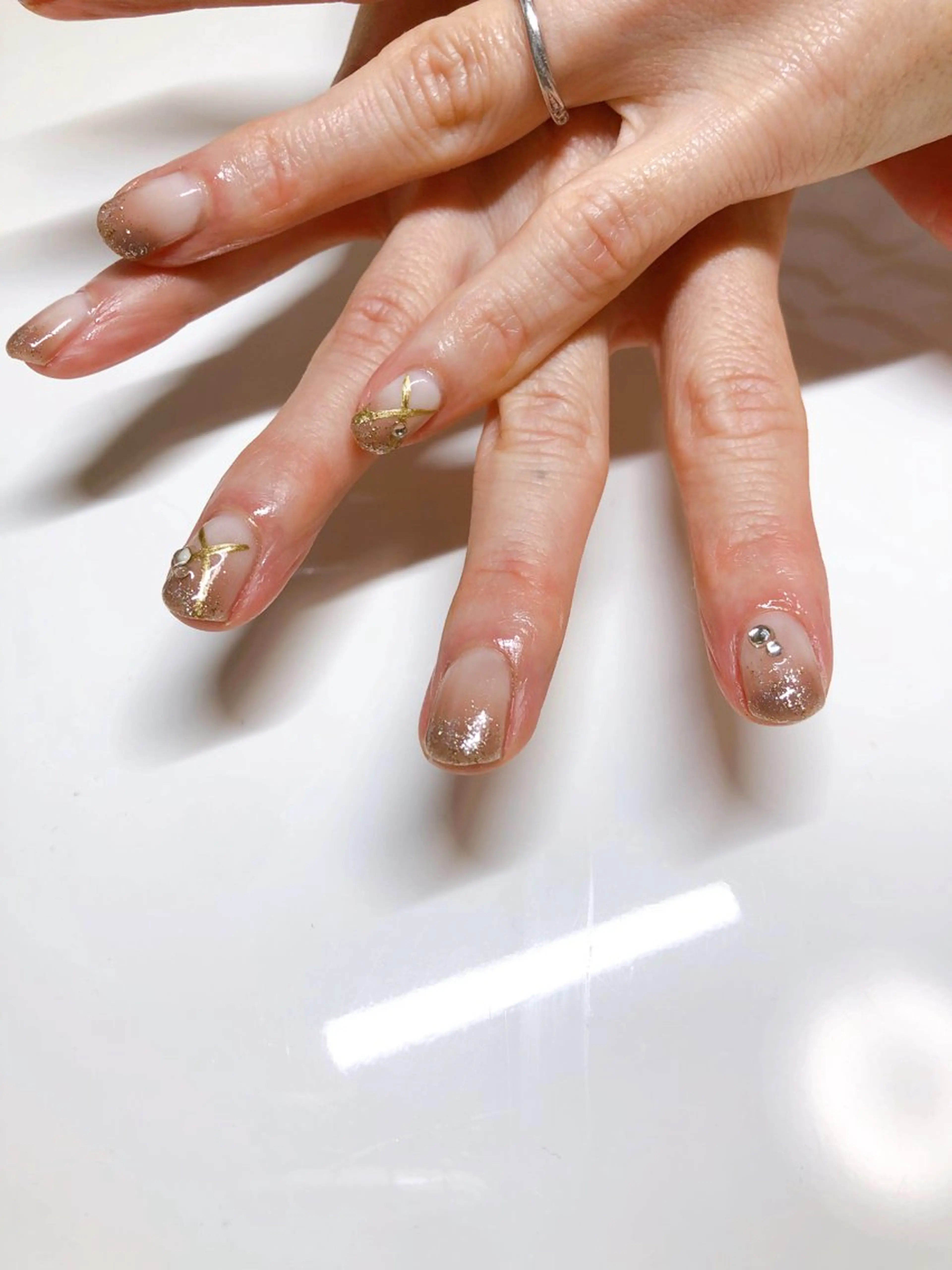 ネイル ゴールド 持ち込み デ・アイム「nail salon MIMIPARUN」所属・ナリス化粧品 MIMIPARUNのネイルデザイン