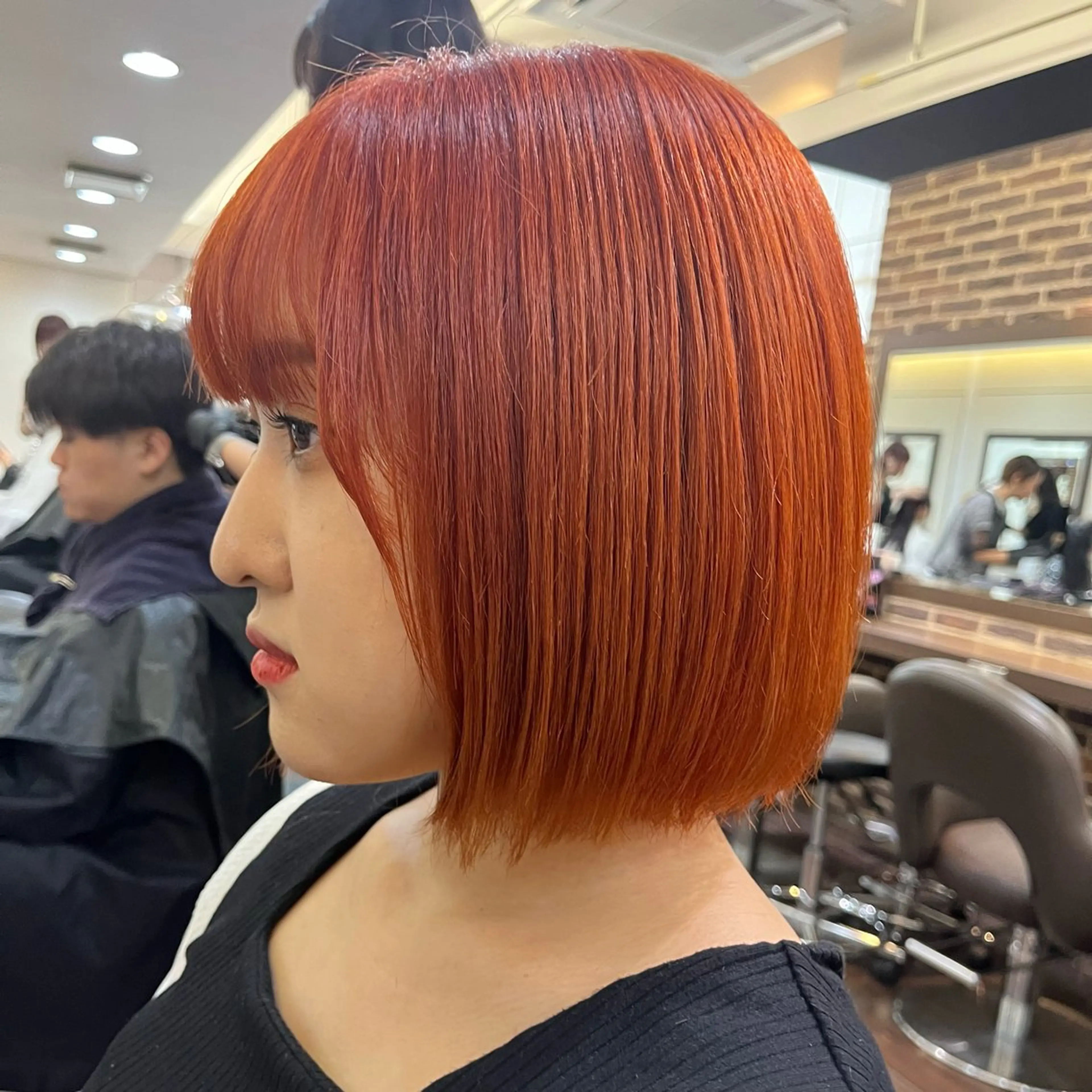 ショート カラー 切りっぱなしボブ ベージュカラー ハイトーンカラー ミルクティーベージュ オレンジ ボブ/暖色カラー コウボヒカルのヘアスタイル