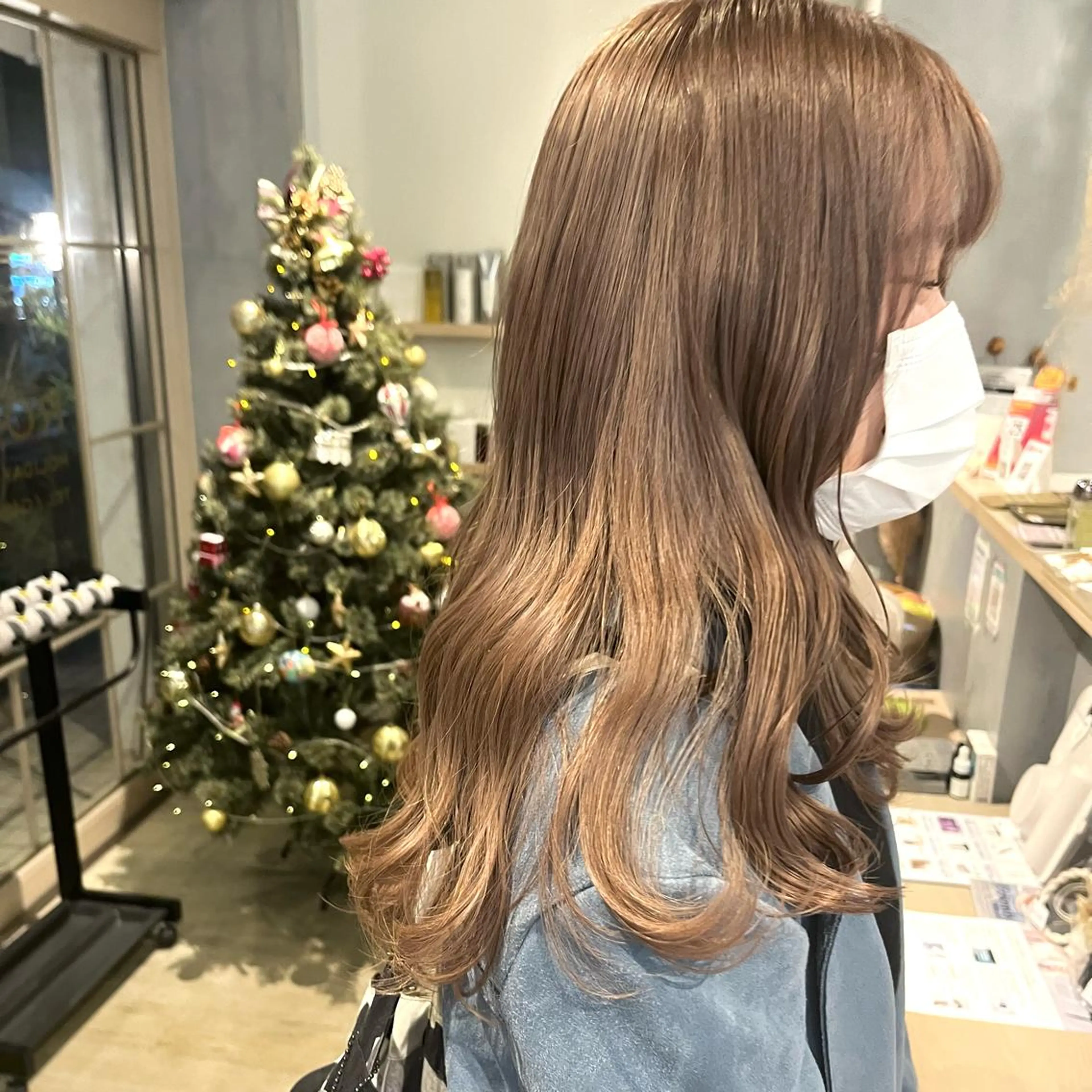 ロング カラー ベージュカラー ブリーチ ミルクティーベージュ ヘアカラー mai ROCCOのヘアスタイル