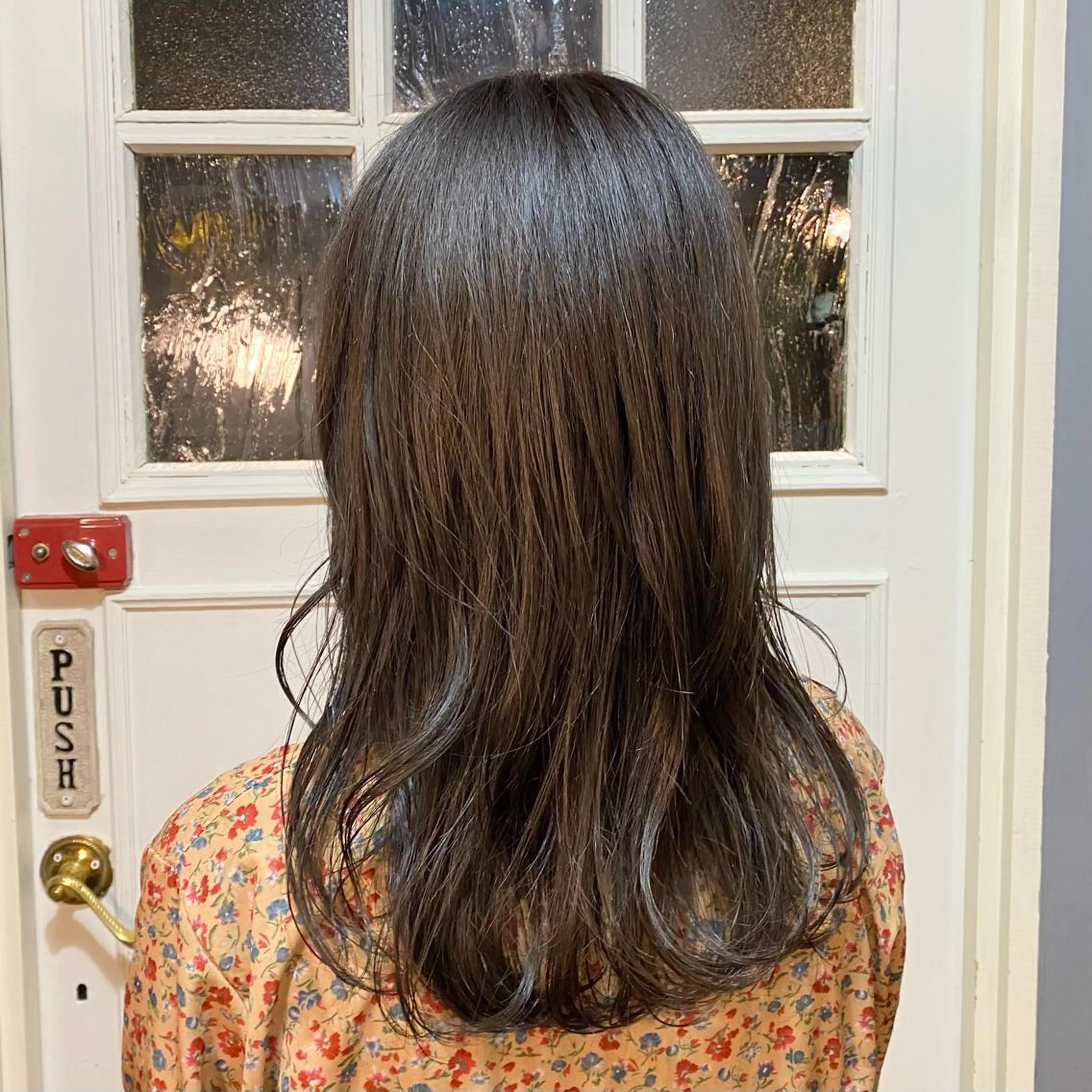 セミロング カラー ブリーチ 透明感カラー グレージュ カット ヘアカラー トリートメント ヘッドスパ BRITS 渡辺 菜々子のヘアスタイル