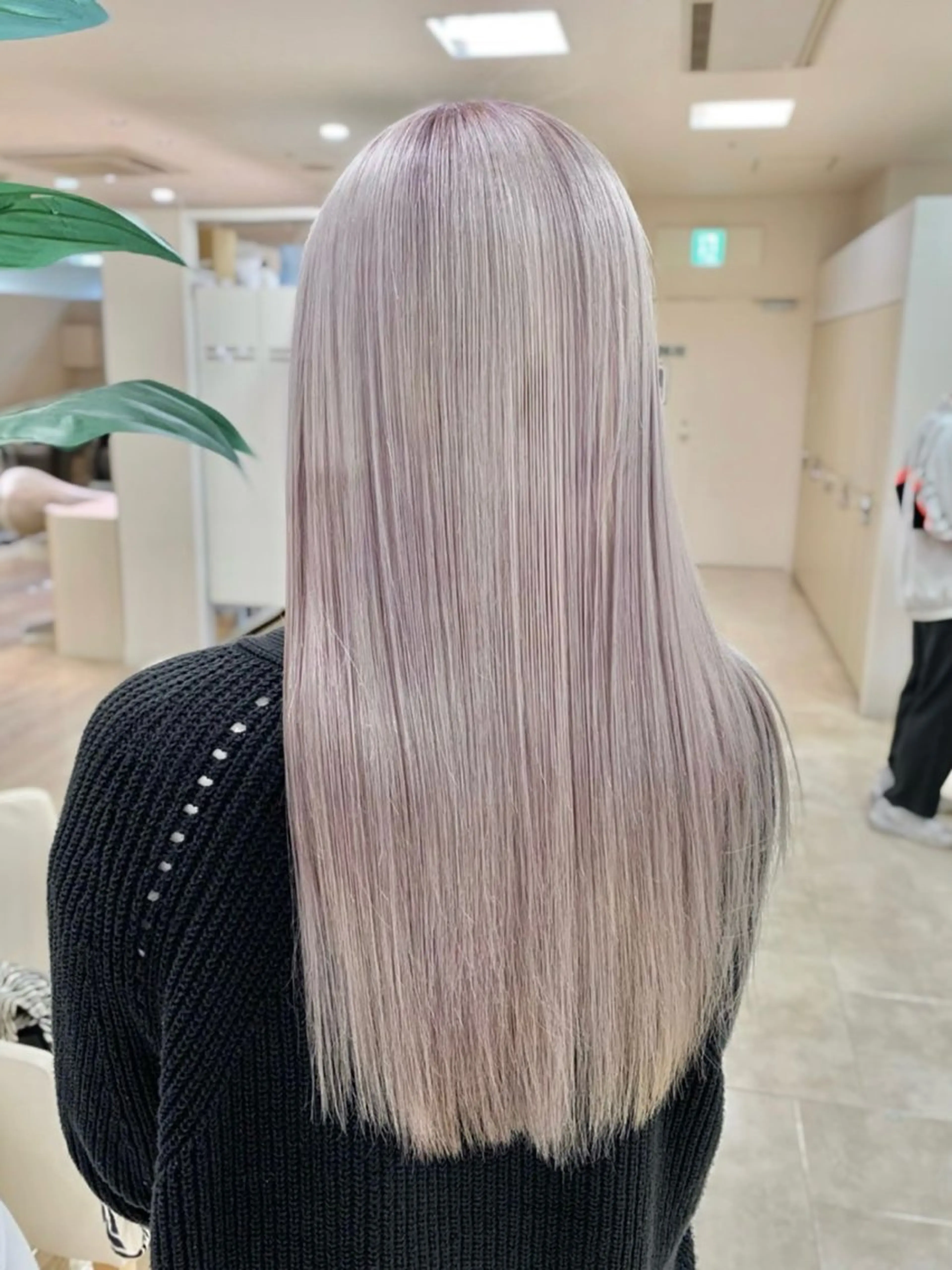 ロング カラー ベージュカラー シルバー ホワイトベージュ 銀座メンズパーマ🦚 ブリーチ🌿レイヤーのヘアスタイル