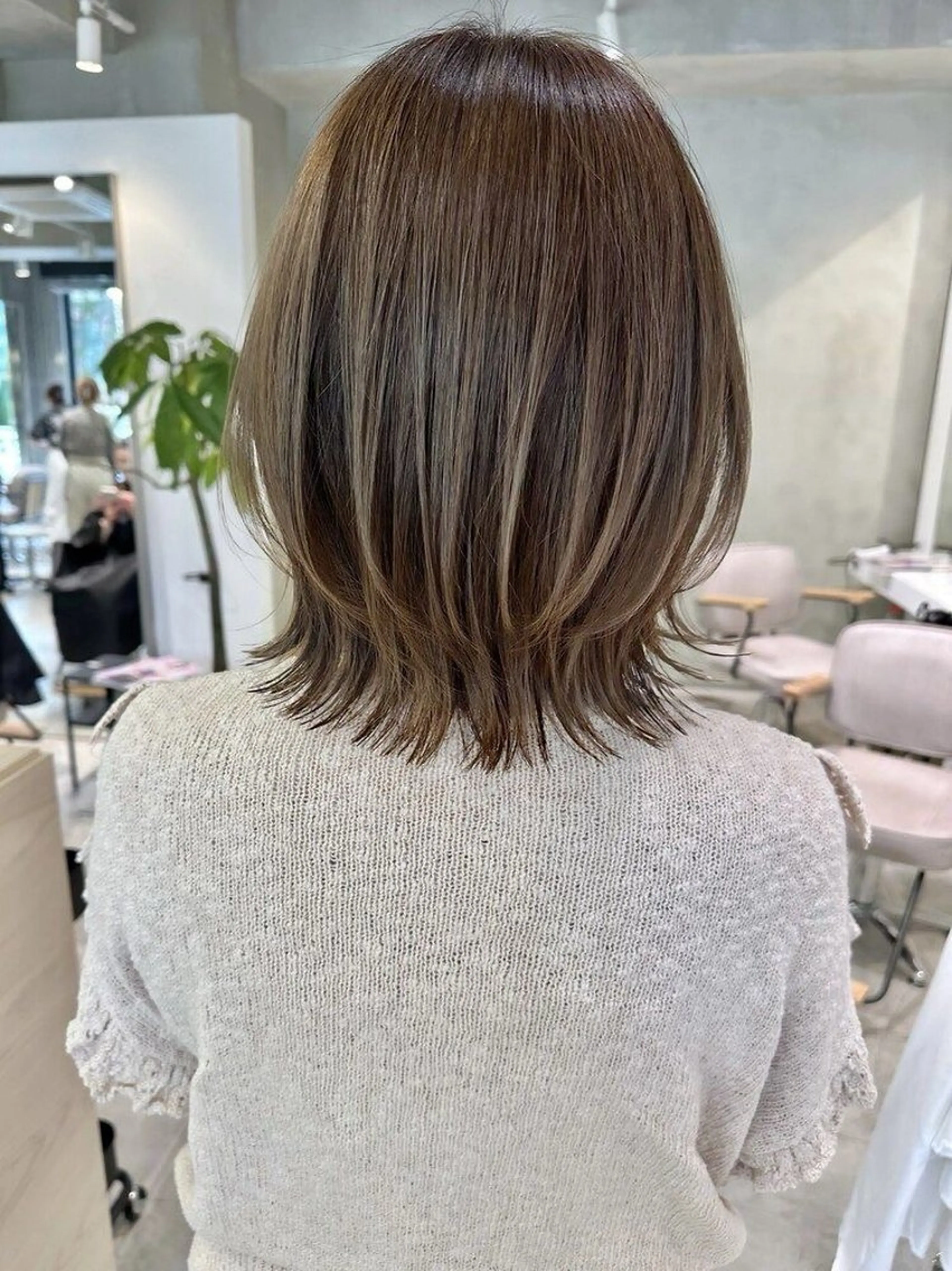 ミディアム くすみ あやなのヘアスタイル
