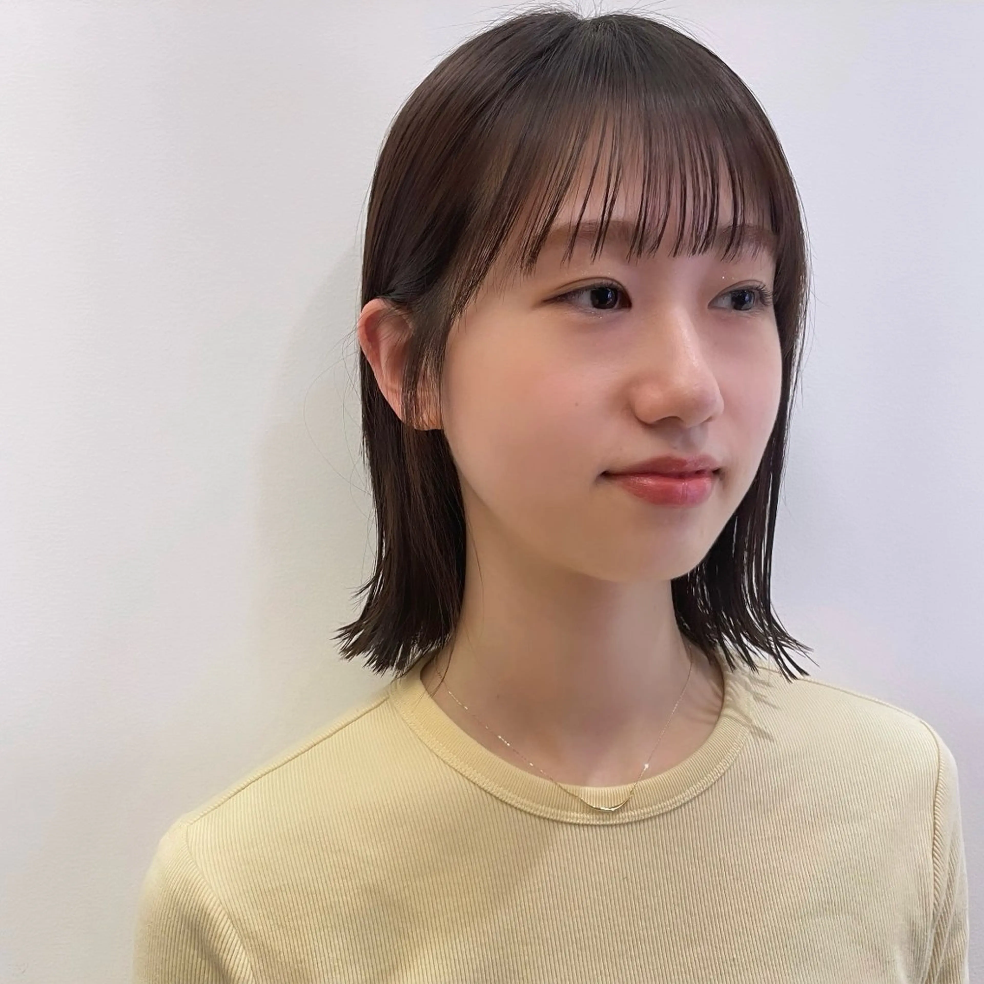 ミディアム カラー 切りっぱなしボブ ベージュカラー グレージュ ボブ 外ハネヘア カット ヘアセット ボブパーマ ♡ヨシカワハナコのヘアスタイル