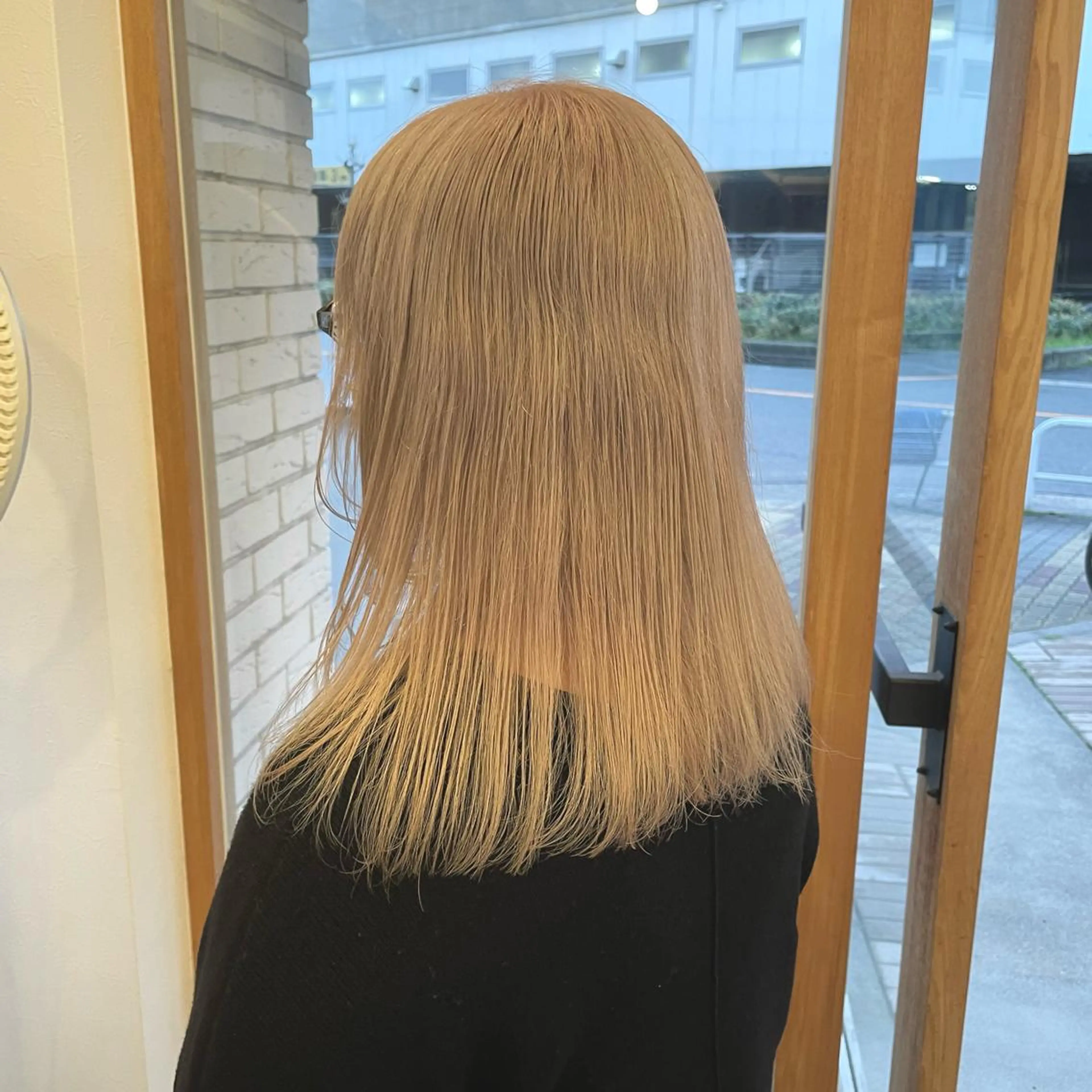 ミディアム カラー ヘアアレンジ ベージュカラー ミルクティーベージュ 🎗秋山勇 /三宮指名No.1のヘアスタイル