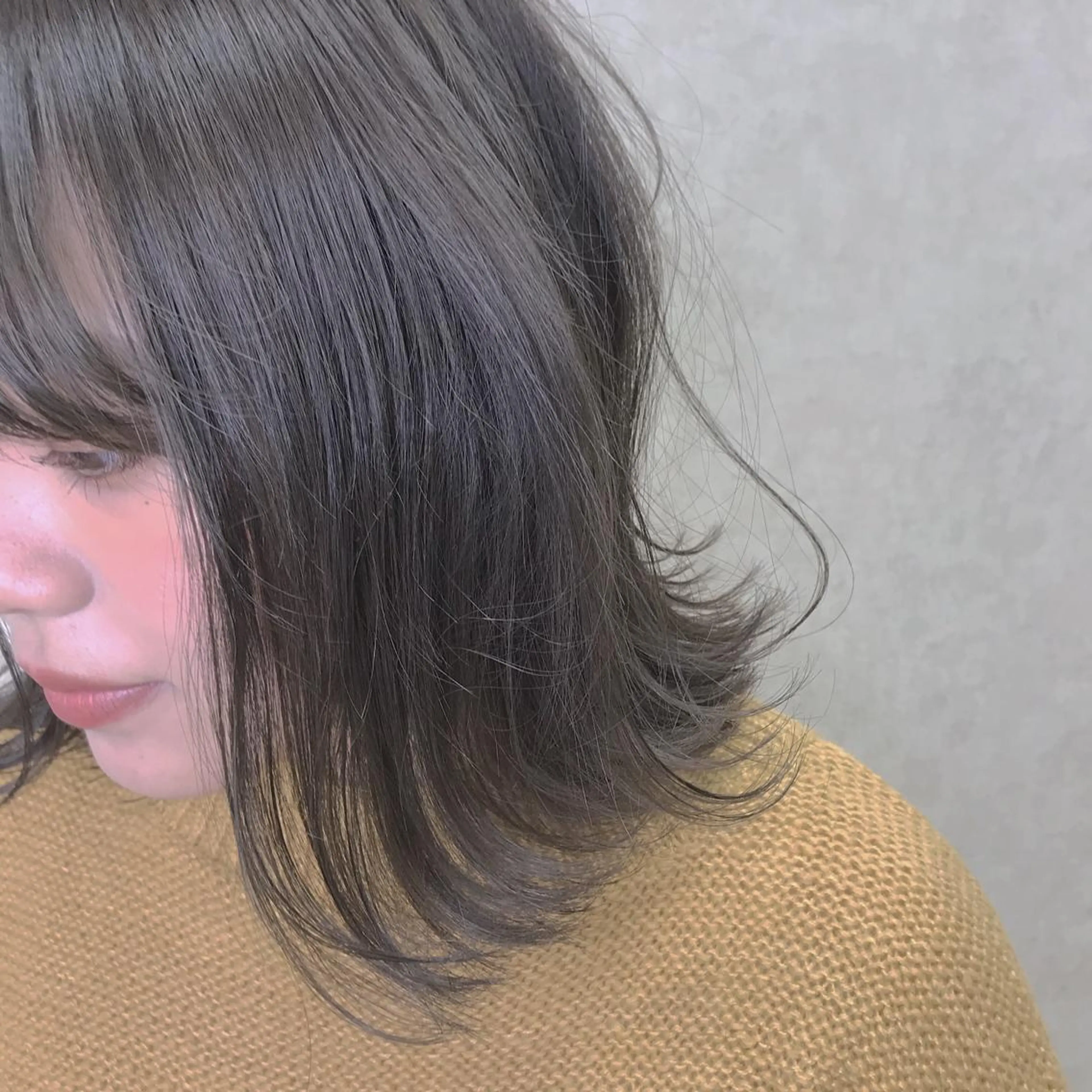 ミディアム カラー グレージュ ボブ 外ハネヘア 竹井 寛喜のヘアスタイル