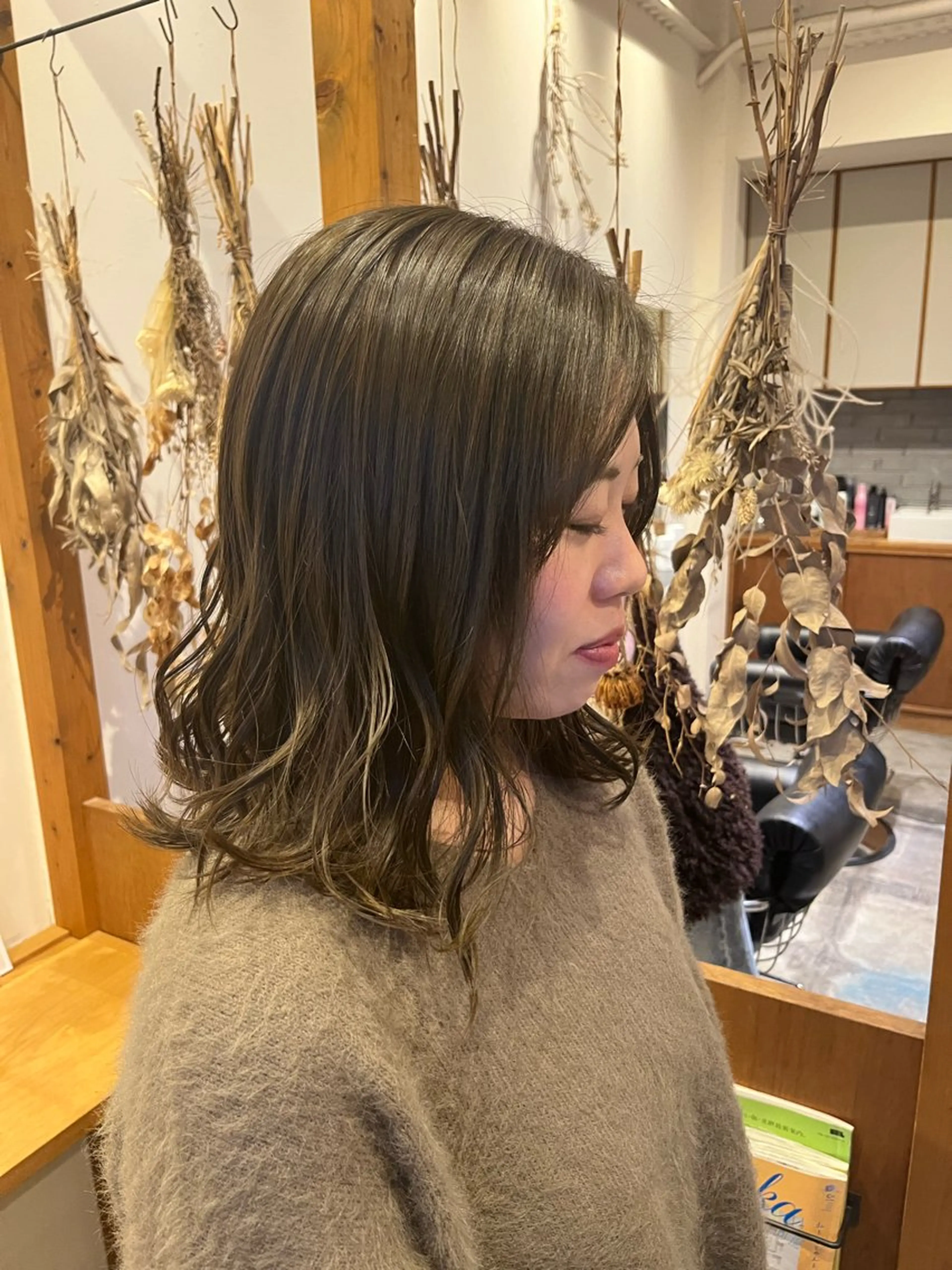 カラー ベージュカラー 透明感カラー オリーブベージュ ヘアカラー 高山 桃子のヘアスタイル