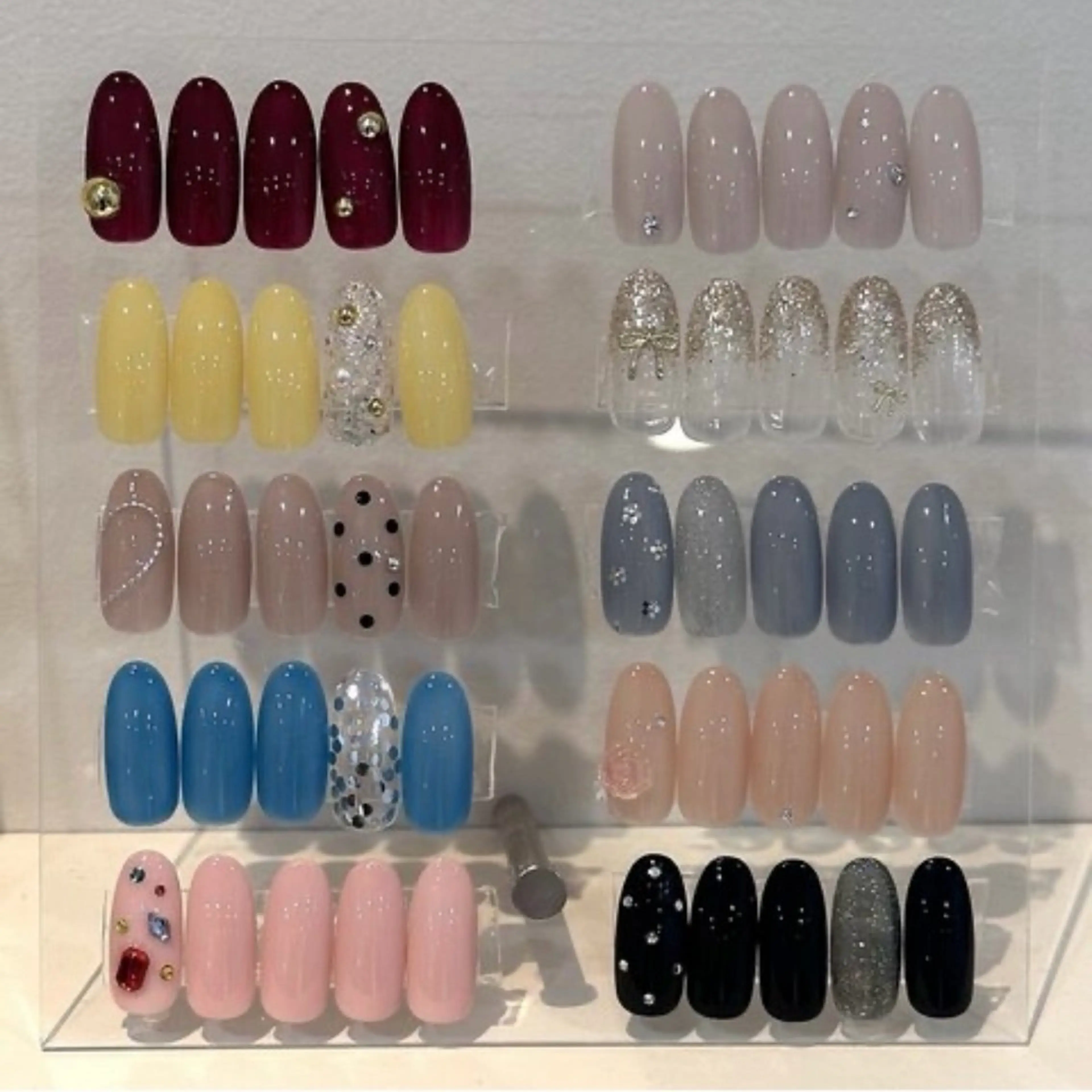 ネイル ハンドネイル 𝑟𝑖𝑠𝑎 🕯🤍のネイルデザイン