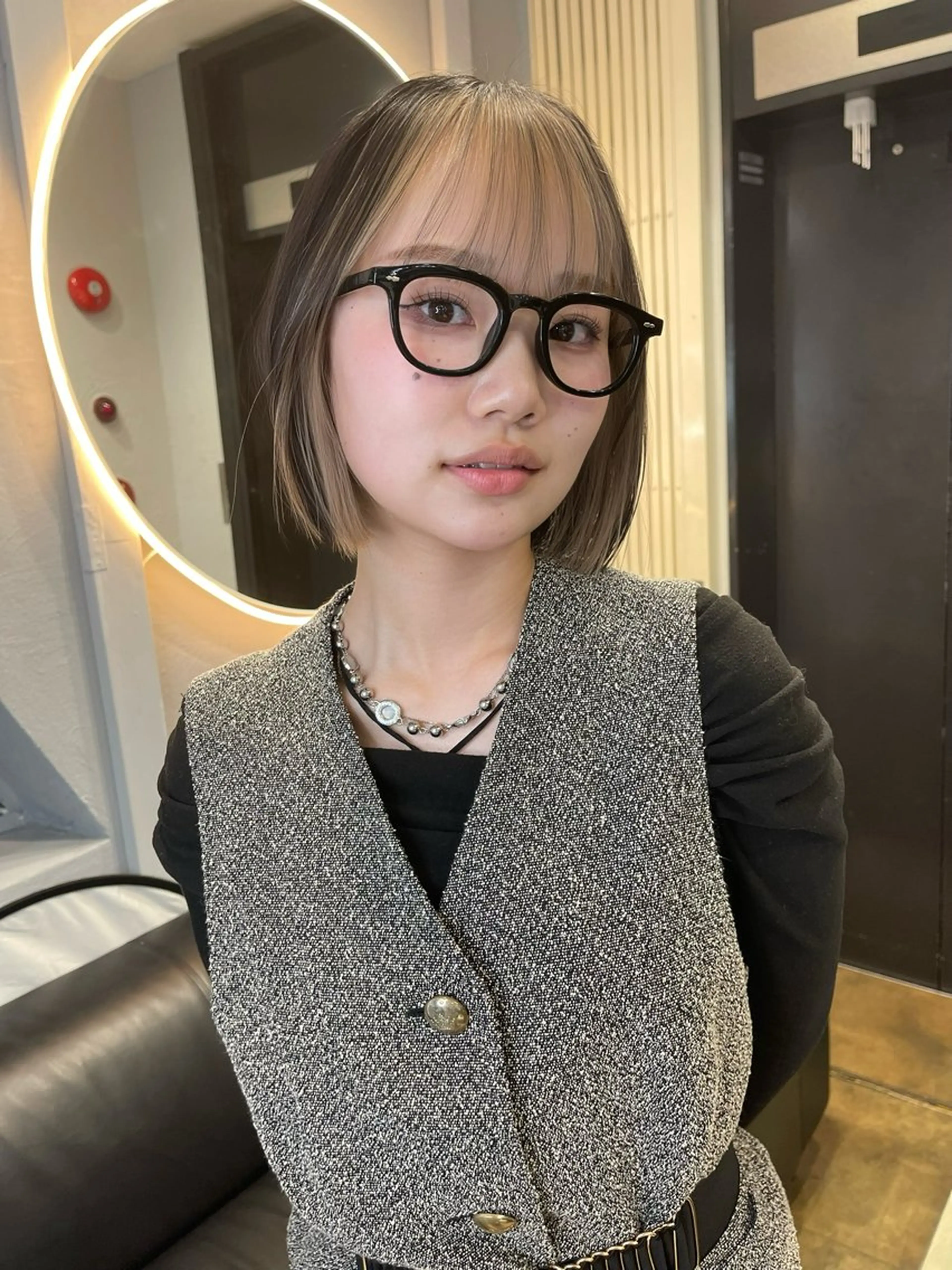 ショート カラー ベージュカラー ブリーチ ケアブリーチ デザインカラー ダブルカラー カット ヘアカラー トリートメント 宮崎　達也 ミルクティーベージュのヘアスタイル