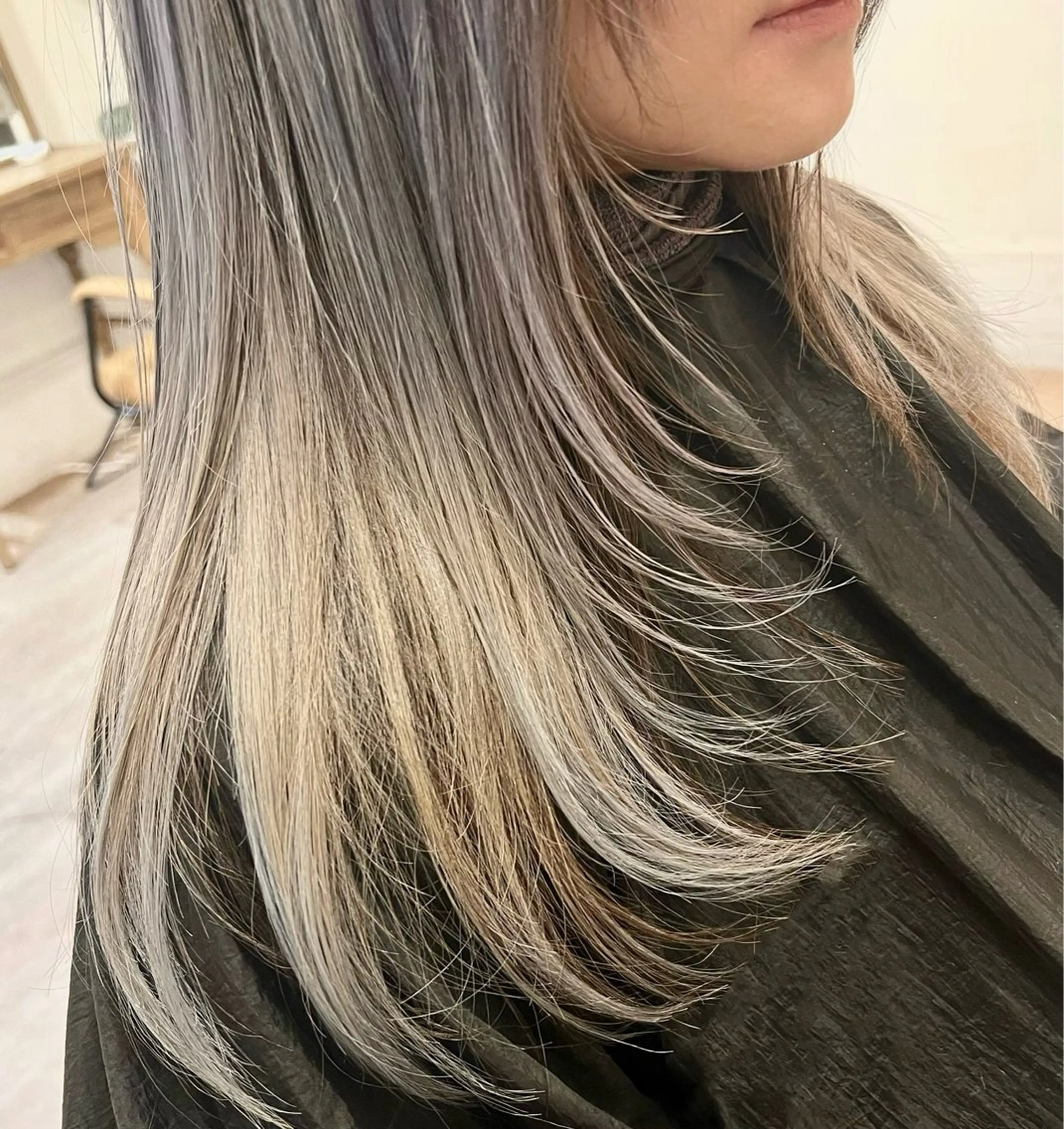 セミロング レイヤーカット 月江 嵩士のヘアスタイル