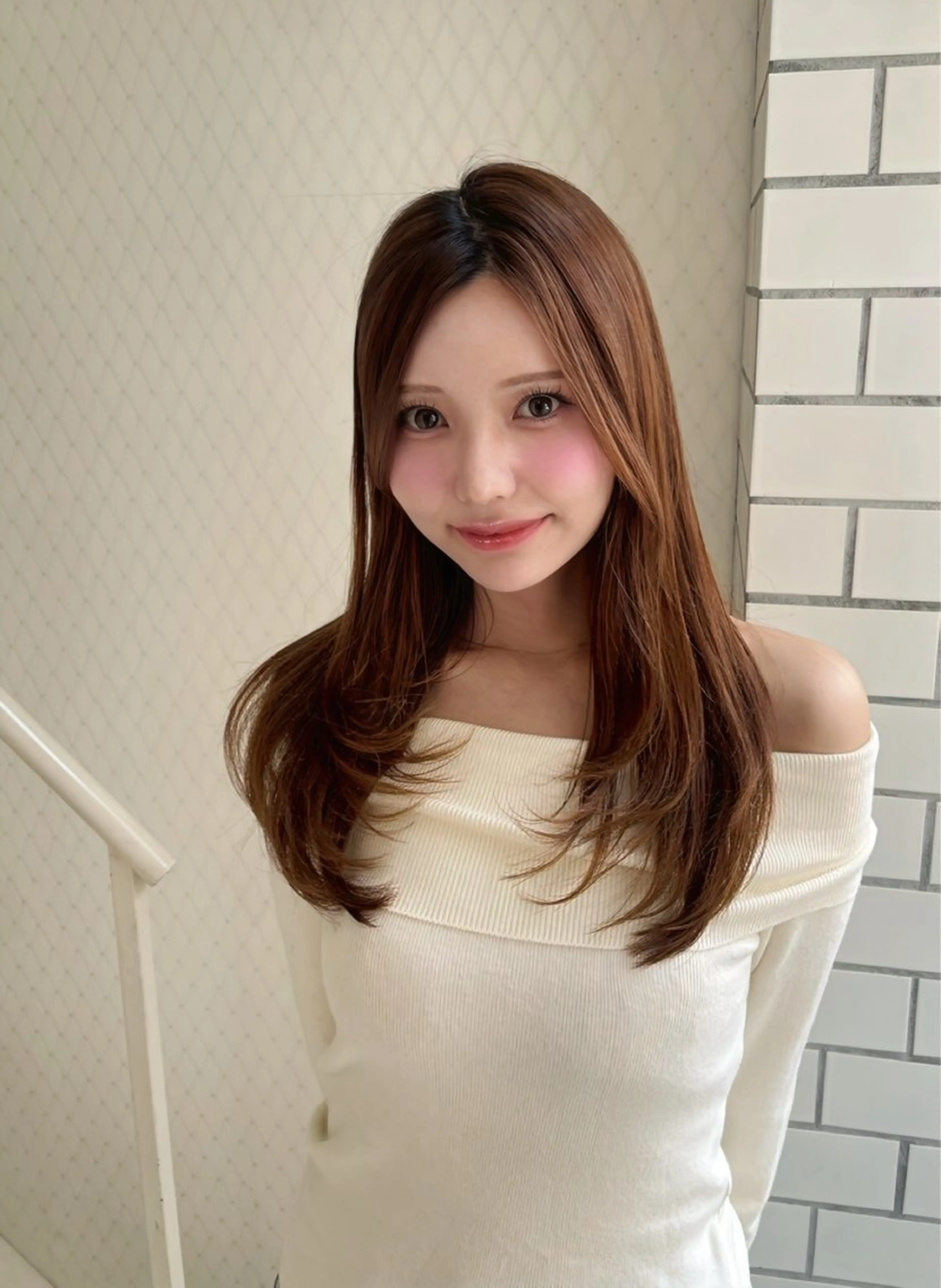 ロング レイヤーカット ローレイヤー カット 朝尾 愛花のヘアスタイル