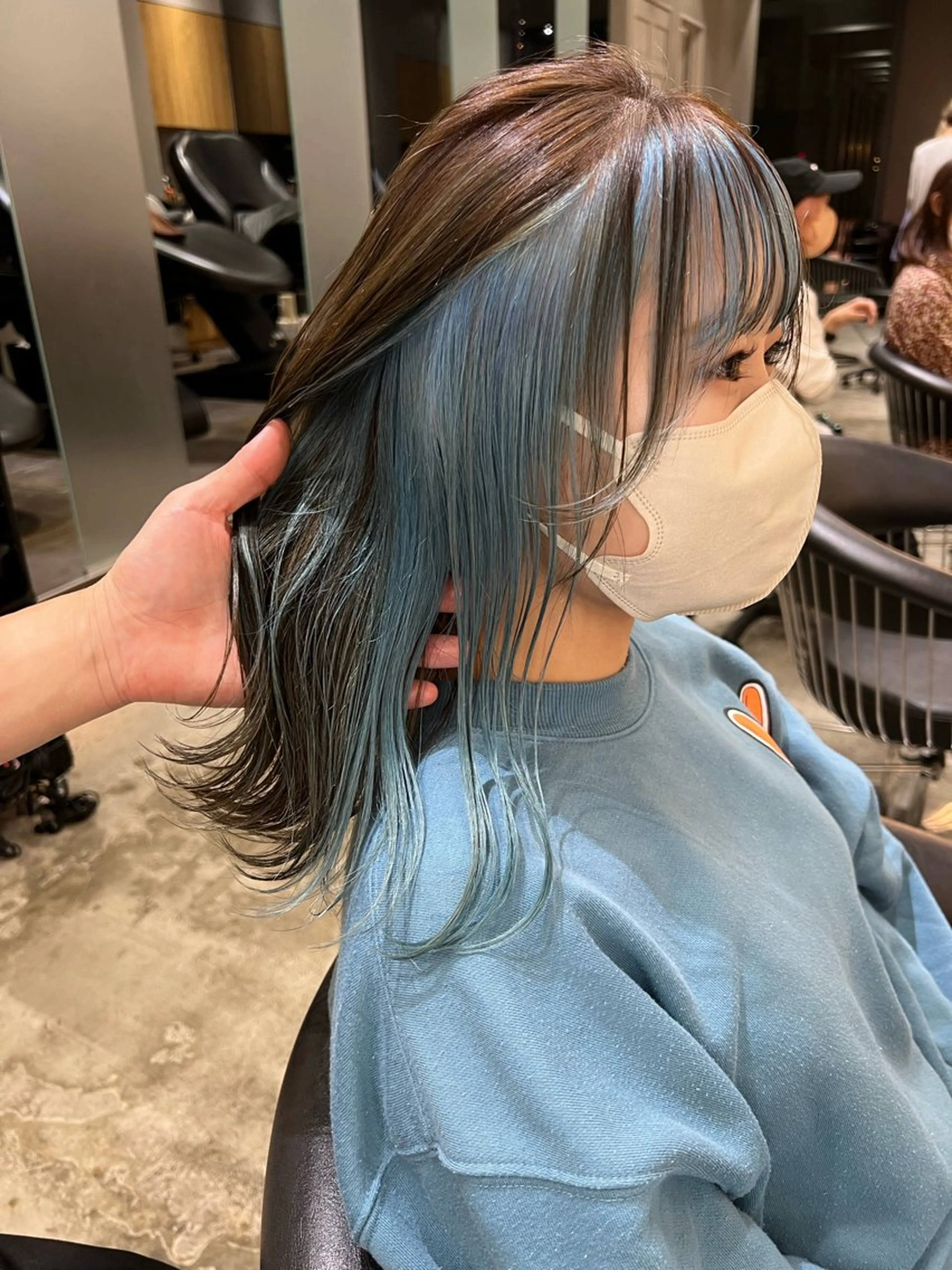 ミディアム カラー ブルーカラー Elissumeda所属・ブリーチ特化 梅田本多翔のヘアスタイル