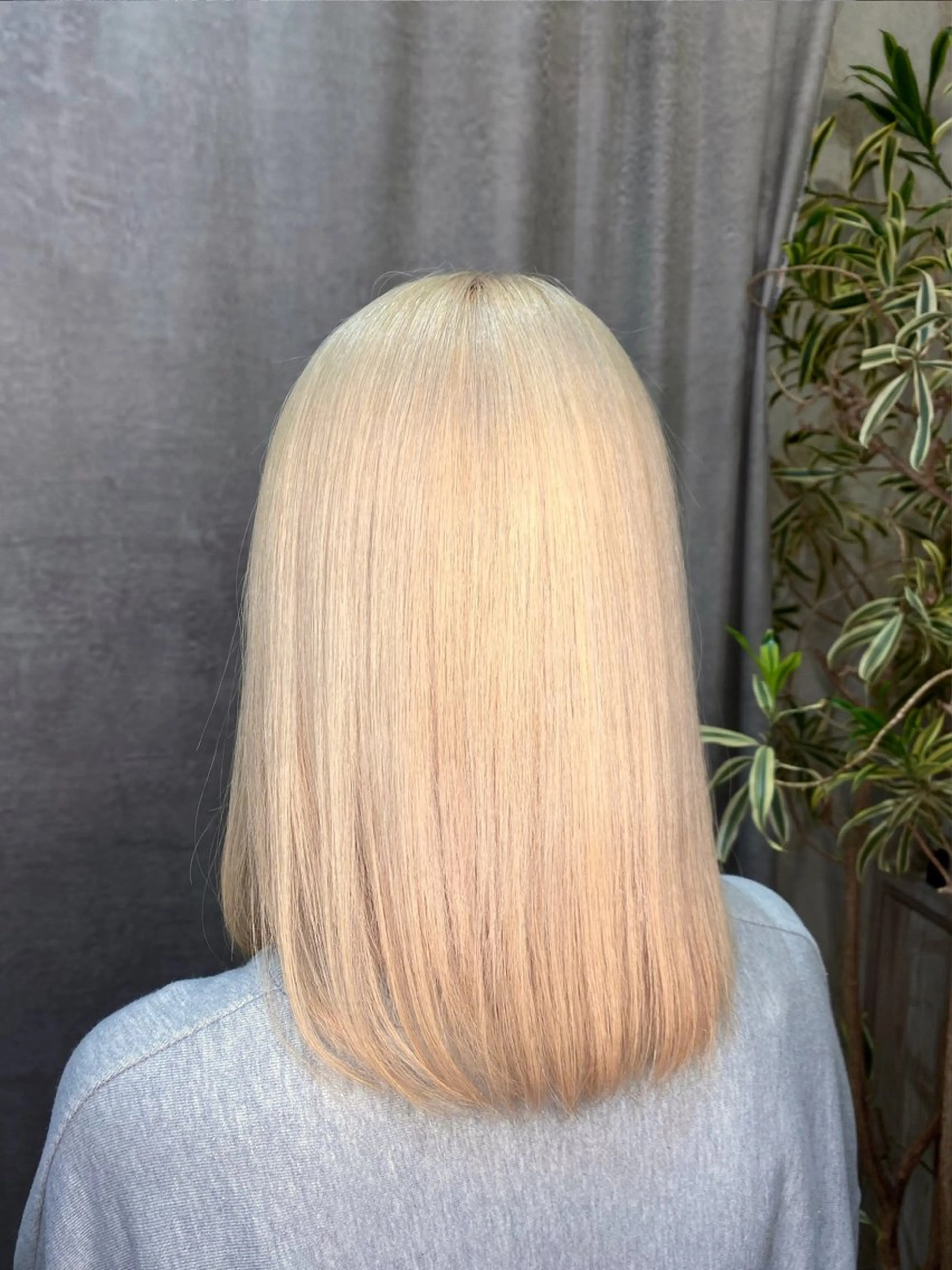 ロング カラー ブロンド ホワイトブロンド ヘアカラー 永井 悠斗のヘアスタイル