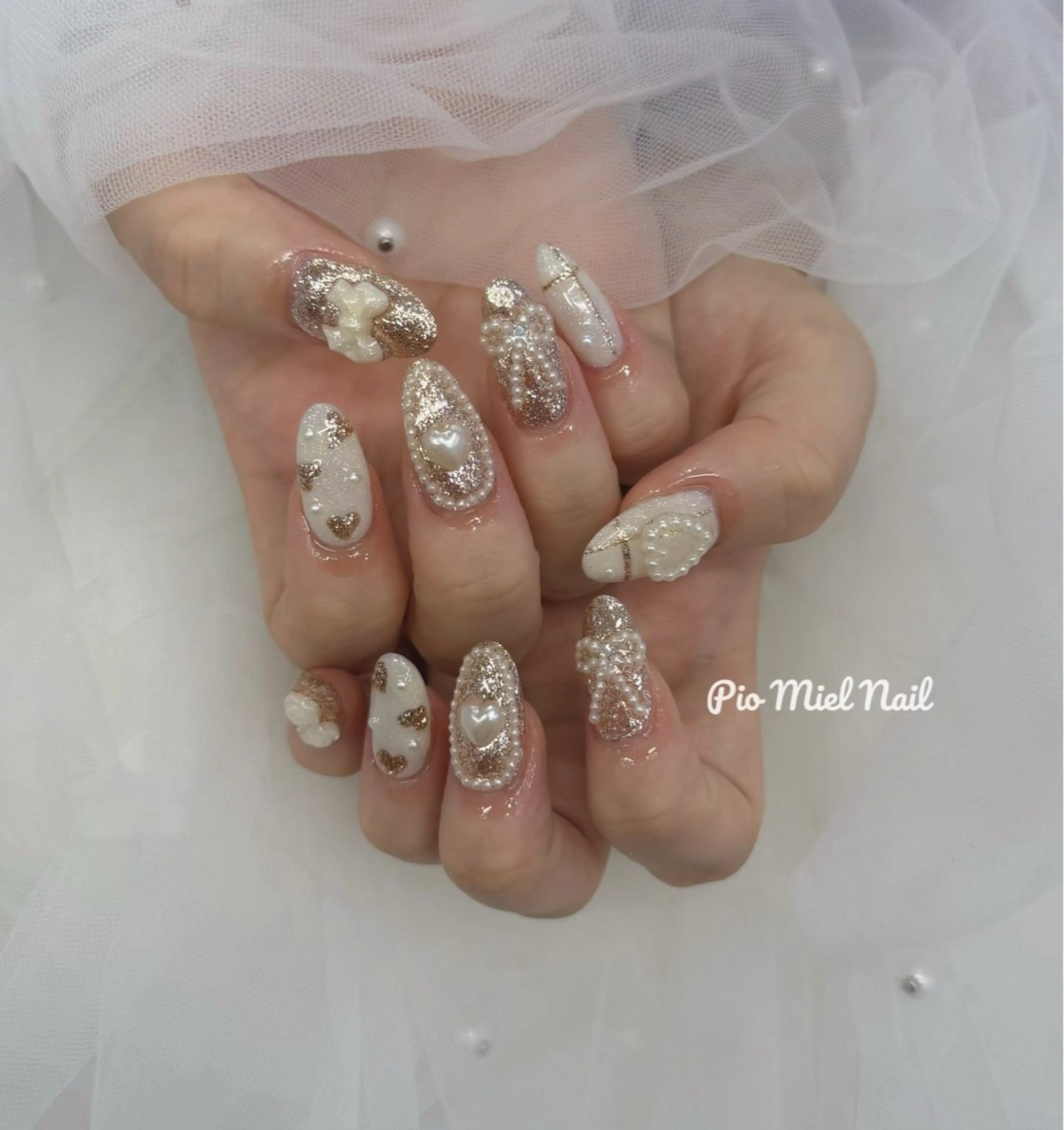 ネイル フラワーネイル ゴールド ハート ラメ(グリッター) ロングネイル ハンドネイル momo 長さだしのネイルデザイン