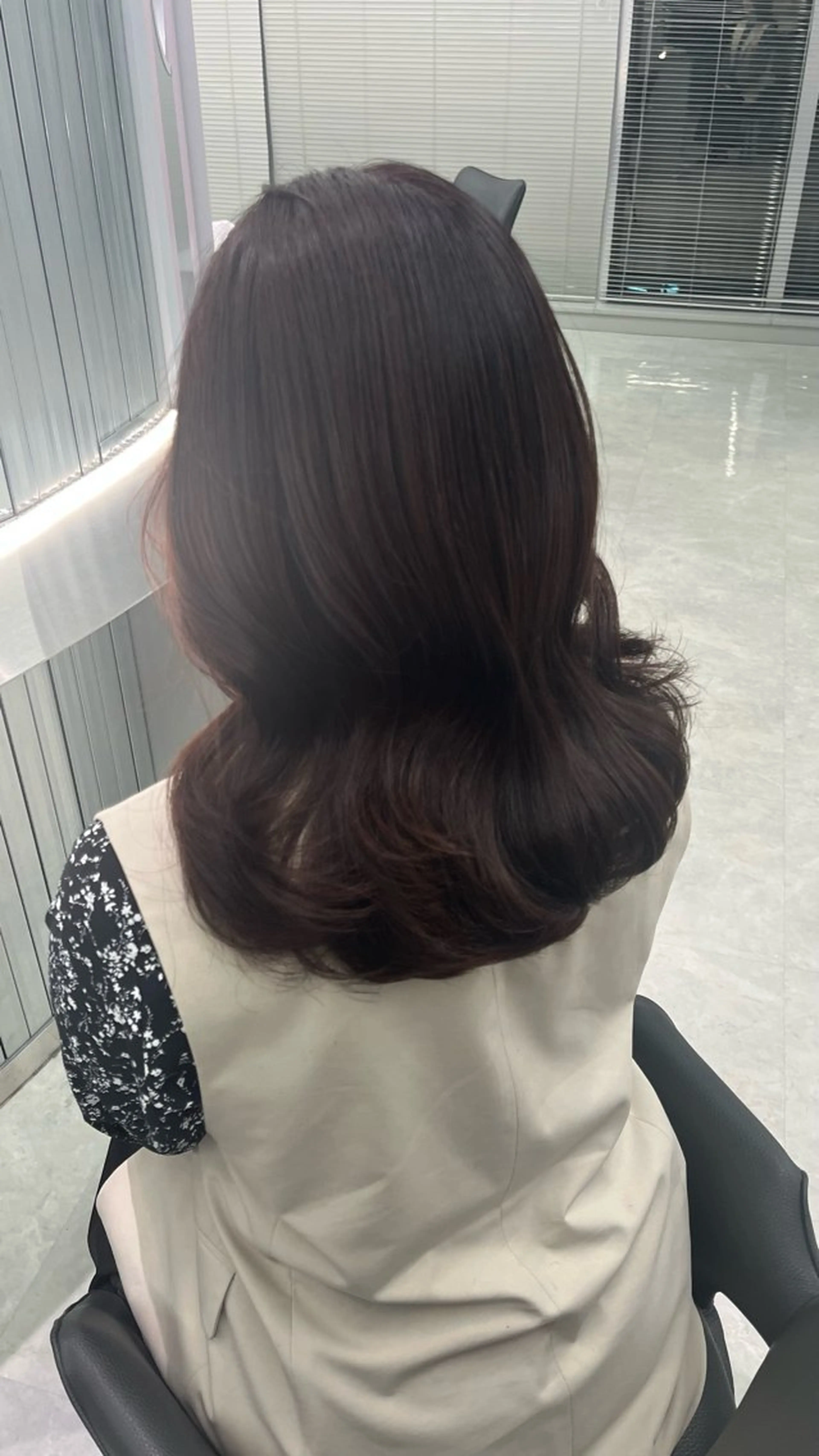 セミロング カラー ブリーチカラー うたのヘアスタイル