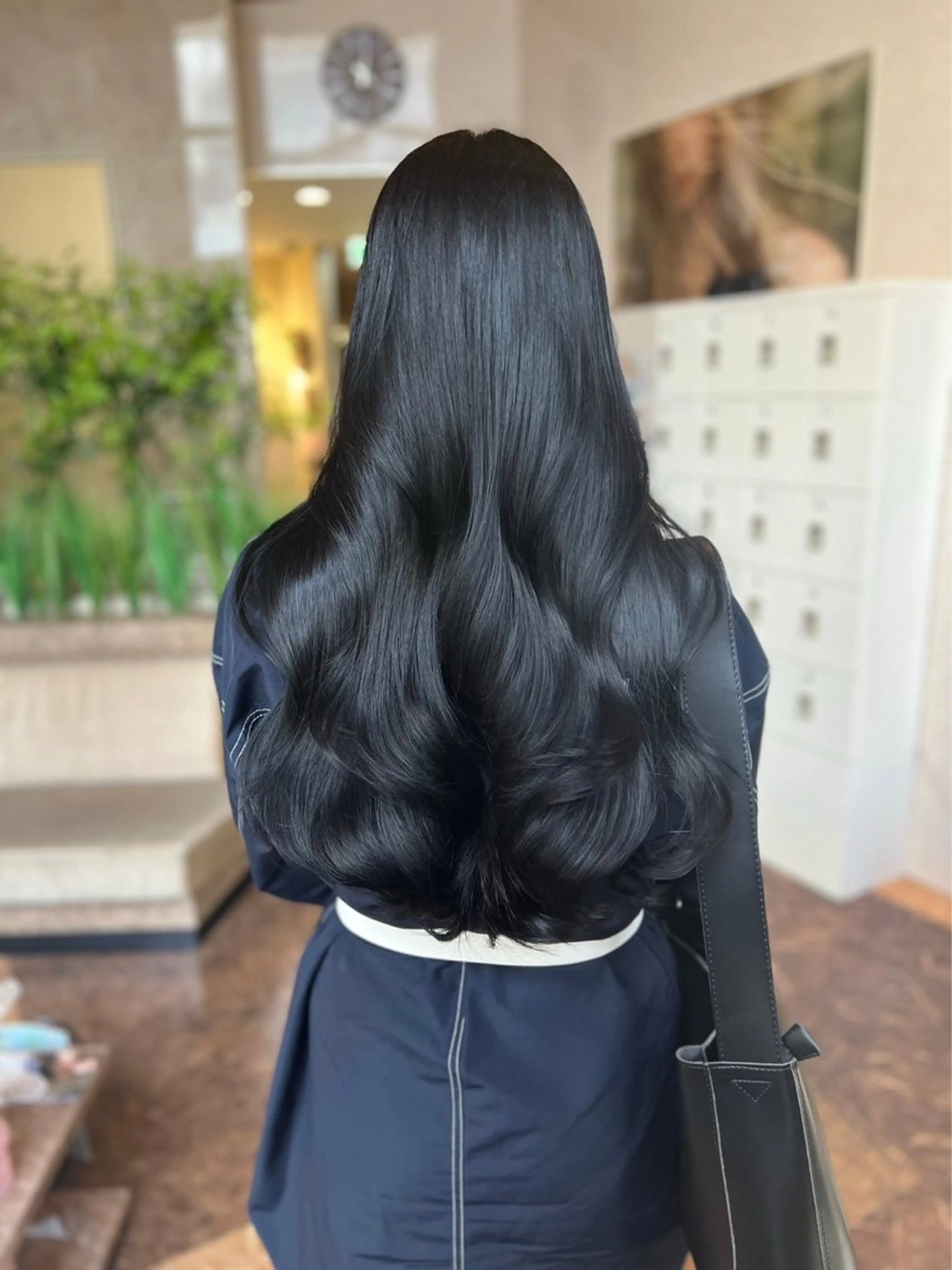 ロング カラー 黒髪 ブルーカラー ブルーブラック 透明感カラー オレンジ ヘアカラー トリートメント olino/西田辺 エフェクトブリーチのヘアスタイル