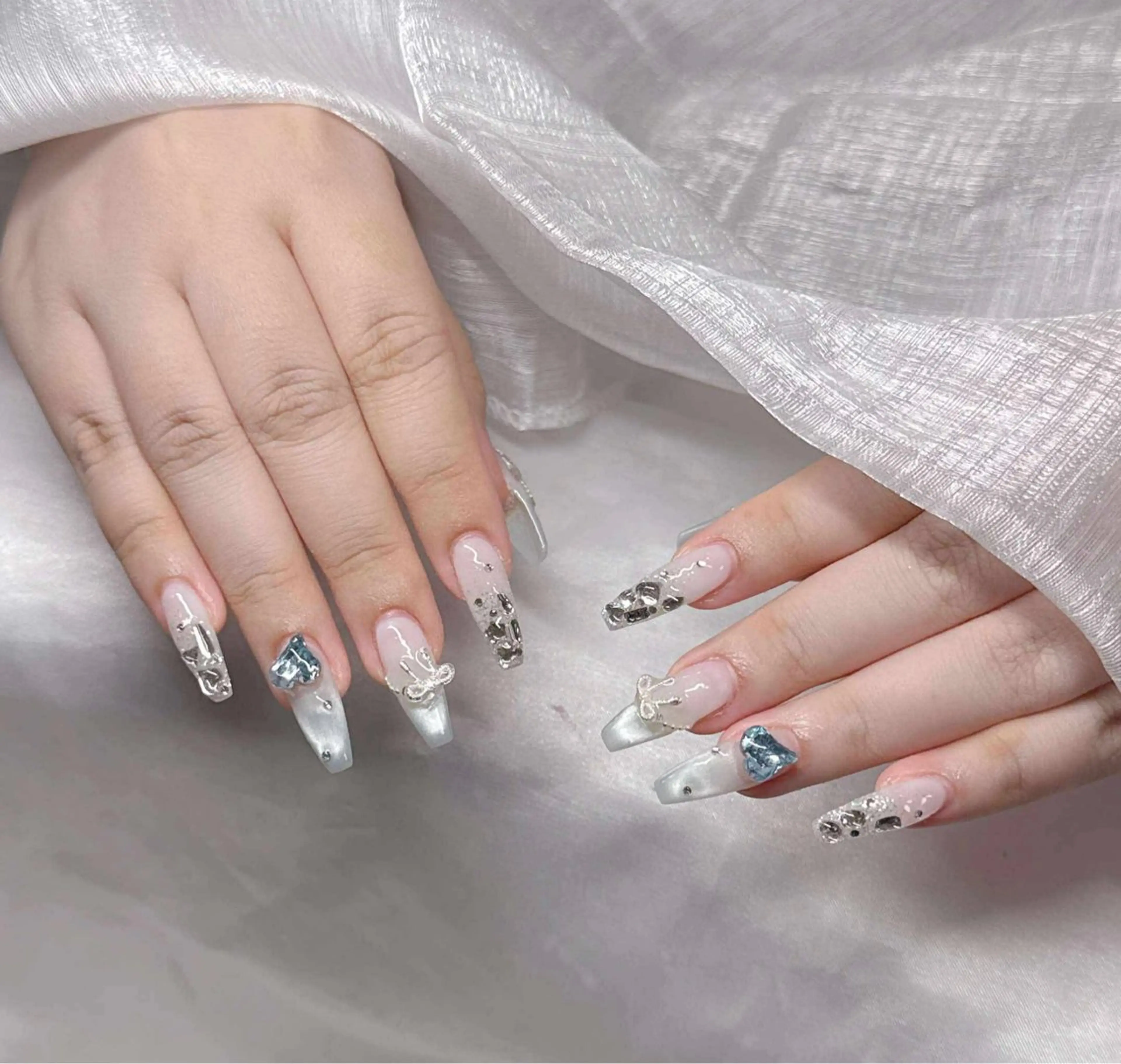 ネイル 長さ出し グラデーション 卒業式 キラキラネイル マグネットネイル ハンドネイル Lee Nailsのネイルデザイン