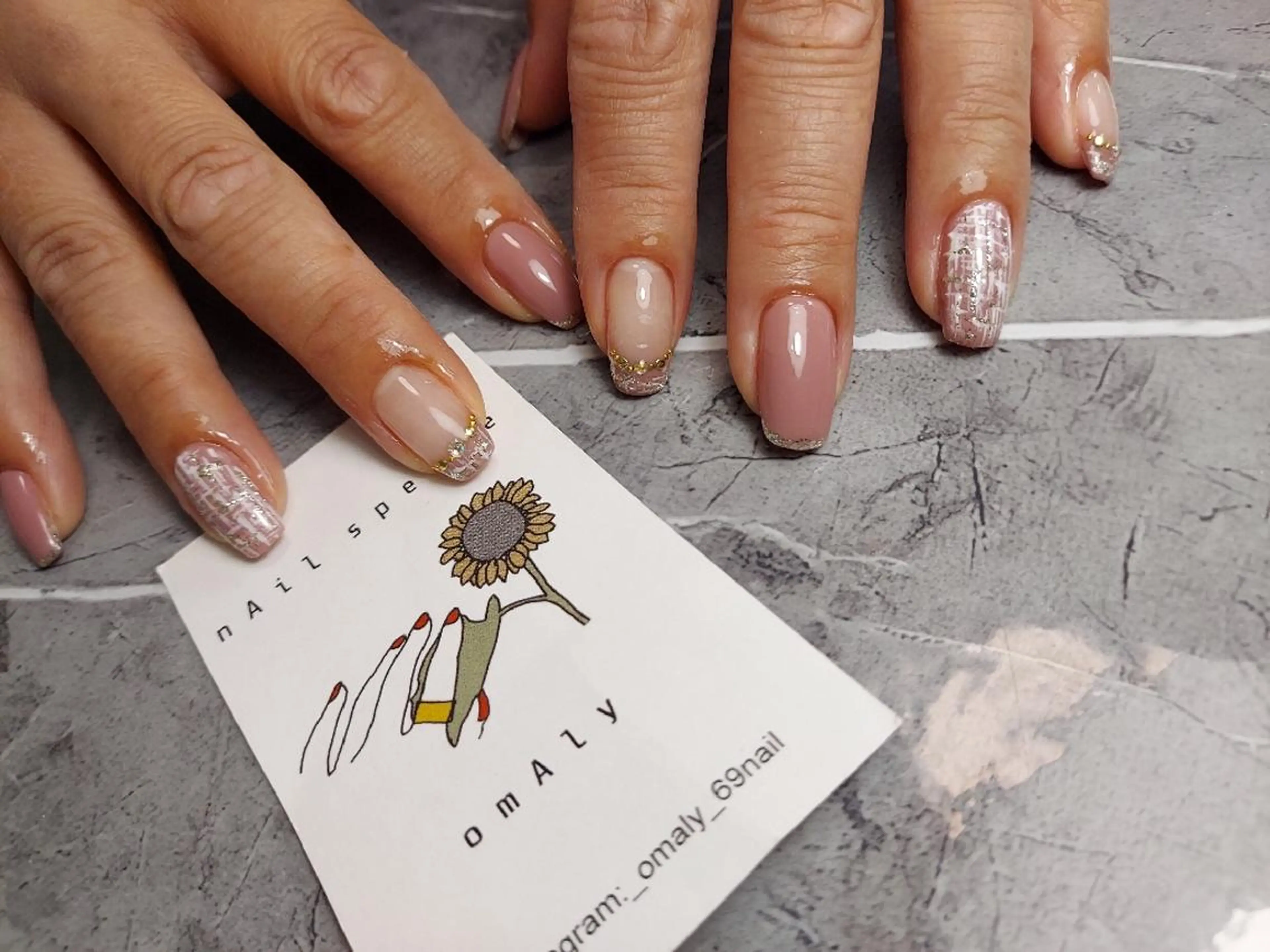 ミディアム ハンドネイル Nailspeace Omalyのネイルデザイン