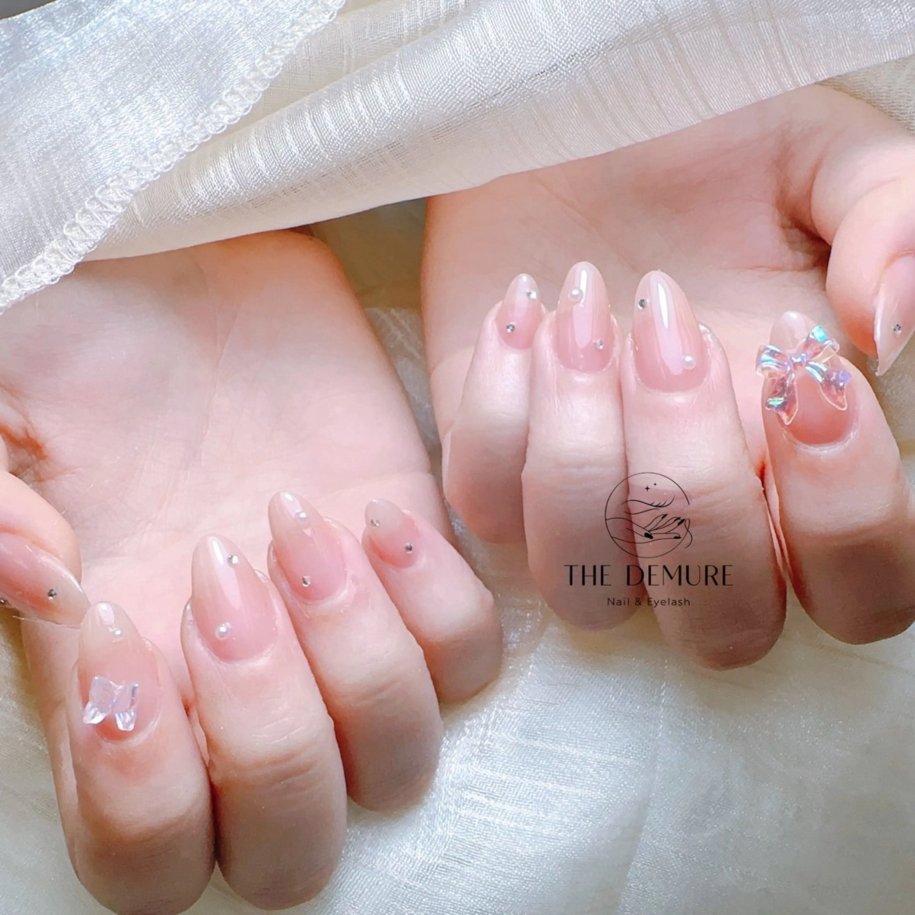 ネイル アートネイル キラキラネイル 韓国ネイル 水色 ロングネイル ハンドネイル ハンドケア NailDemure 【銀座店】のネイルデザイン