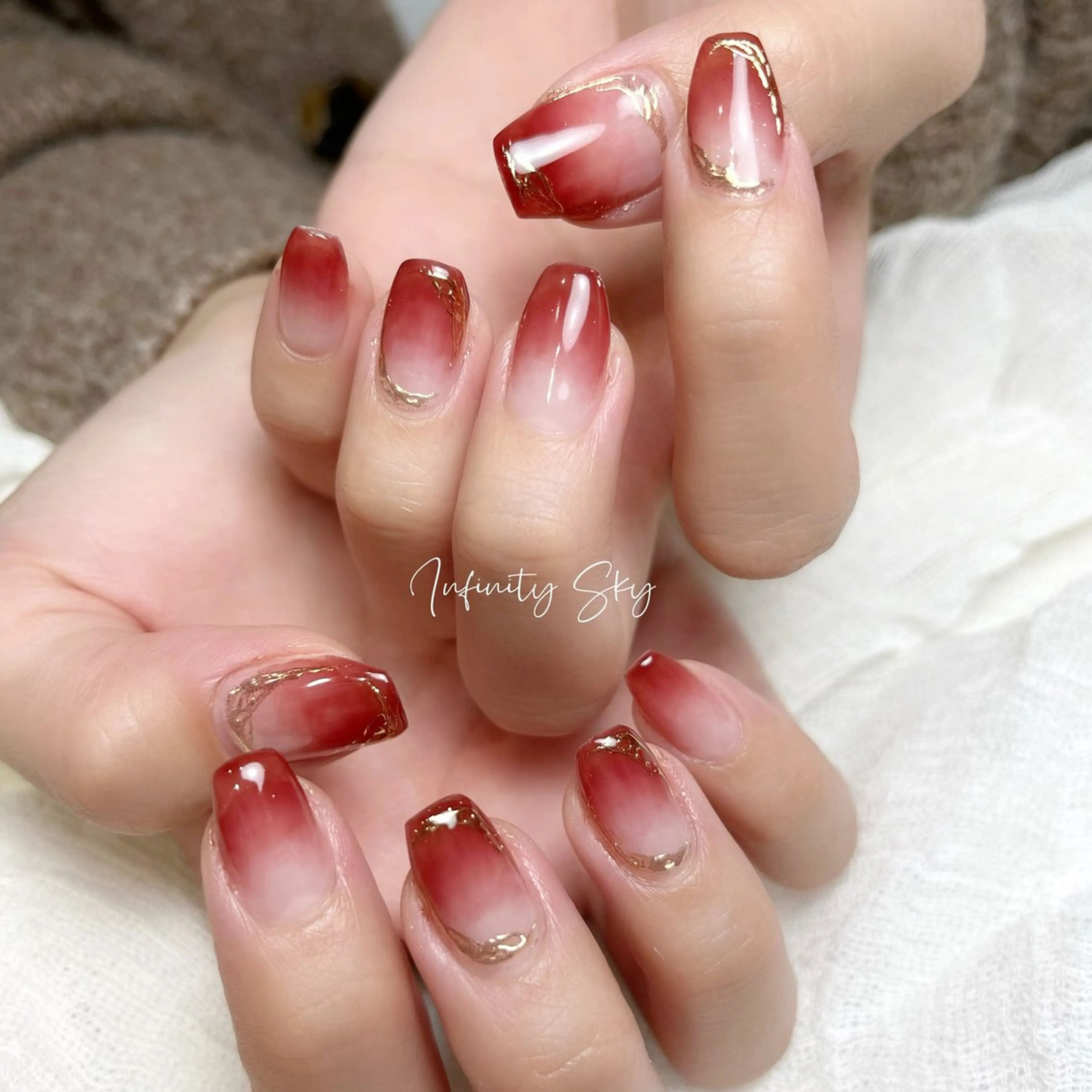 ネイル ボルドー ミラーネイル ニュアンスネイル infinity skyのネイルデザイン